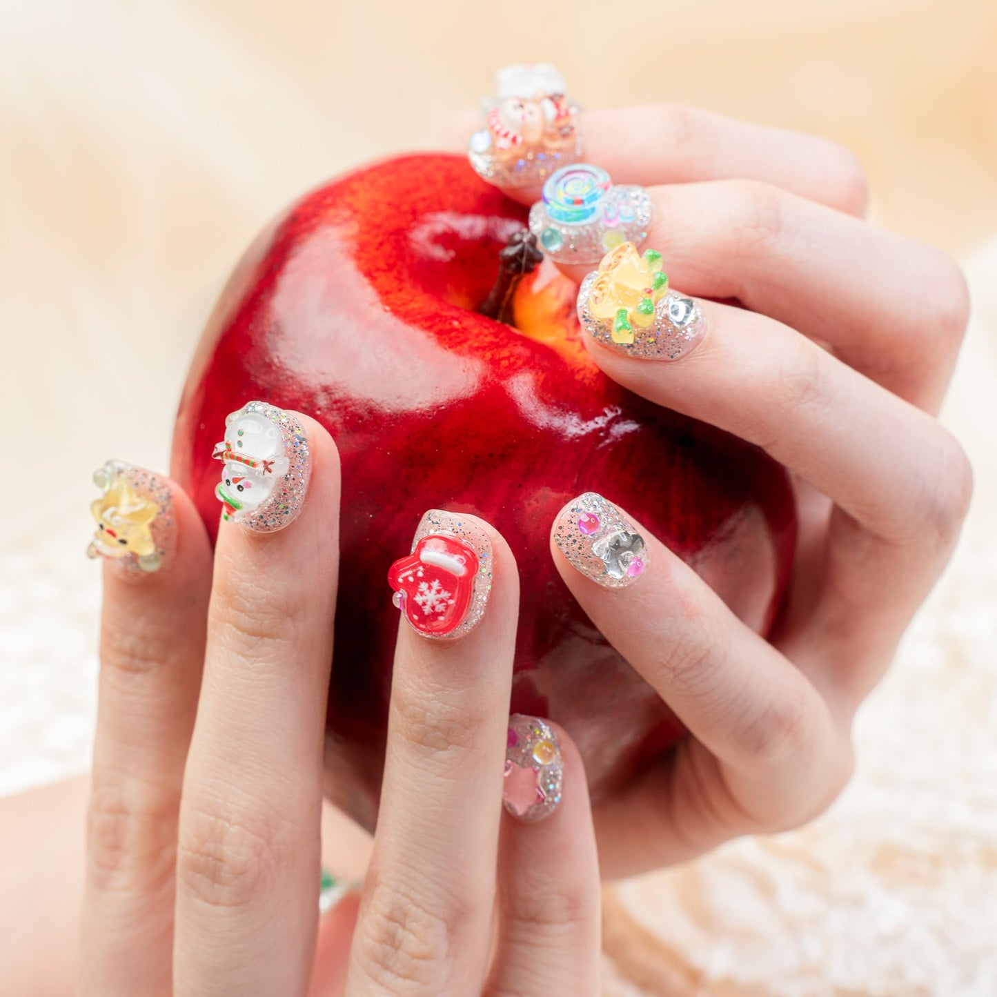 Sun&Beam Nails Handmade Press-on Short Squoval Round Yellow Green Pink Red Christmas 3D Sweet Design Fashion False Nail Tips 10 Pcs Set (#194 S)