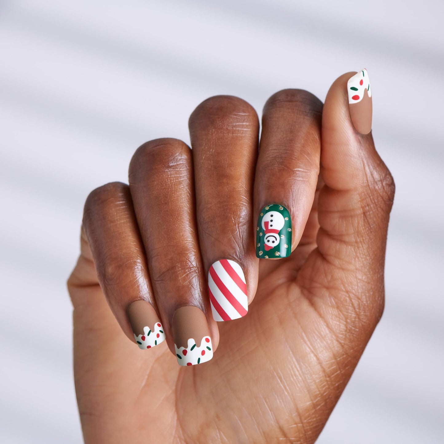 KISS Voguish Fantasy Holiday Press On Nails, ‘Snow Pops’, Multicolor, Short Squoval, No Damage To Natural Nails, Pink Gel Nail Glue (2g), Mini Nail File, Manicure Stick, & 28 Fake Nails