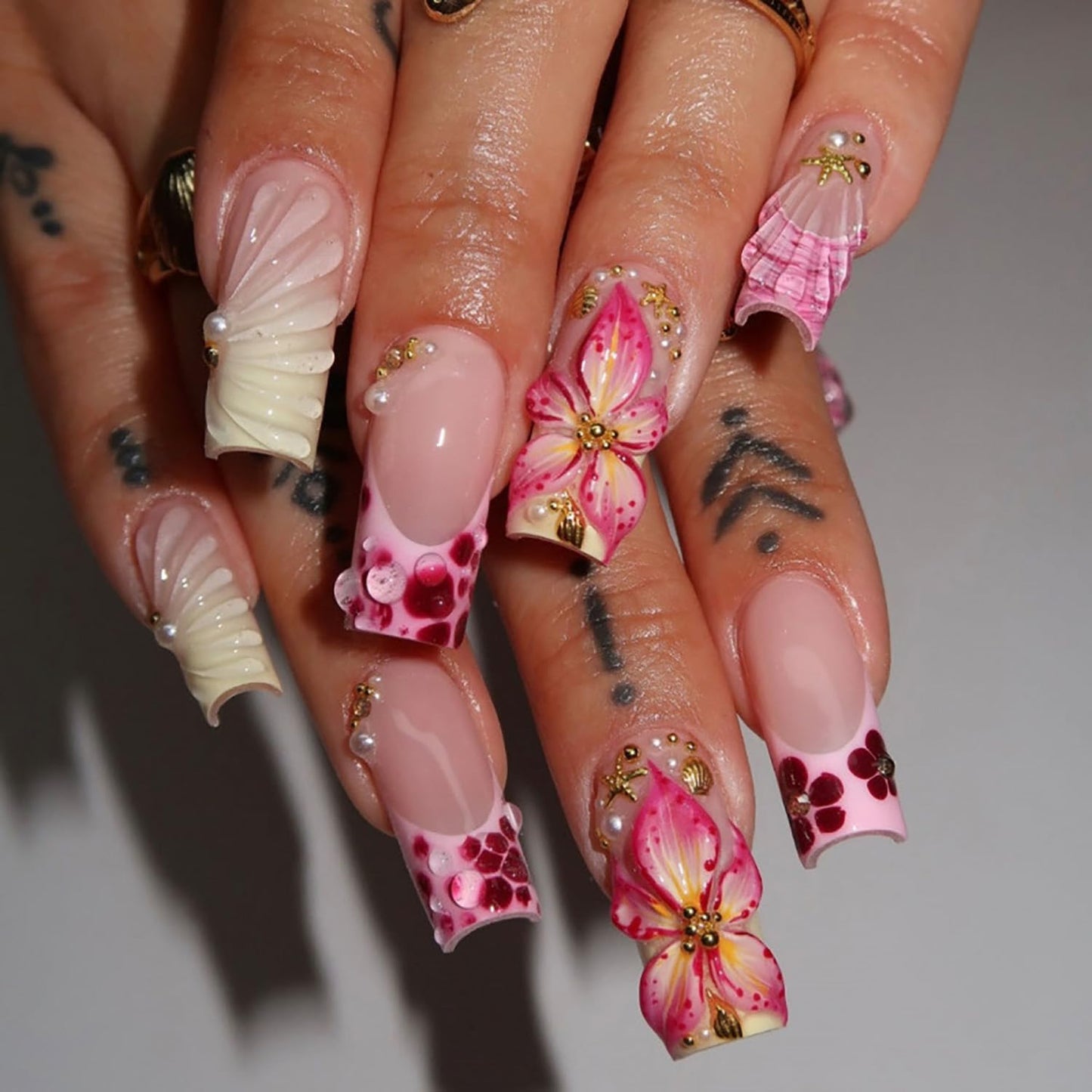 24Pcs Spring Summer Press on Nails Long Square Fake Nails 3D Pink Flower with Rhinestones Designs Gold Starfish Seashell Beach Glue on Nails Acrylic French Tip False Nails Stick on Nail for Women