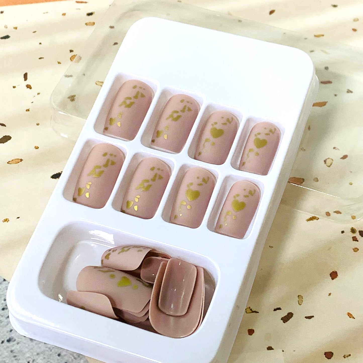 Vezocim 24Pcs Press on Nails Medium Square Glossy Full Cover Artificial Fake Nails with Gold Heart Designs Acrylic Coffin False Nails with Glue Stick on Fingernails for Women Girls