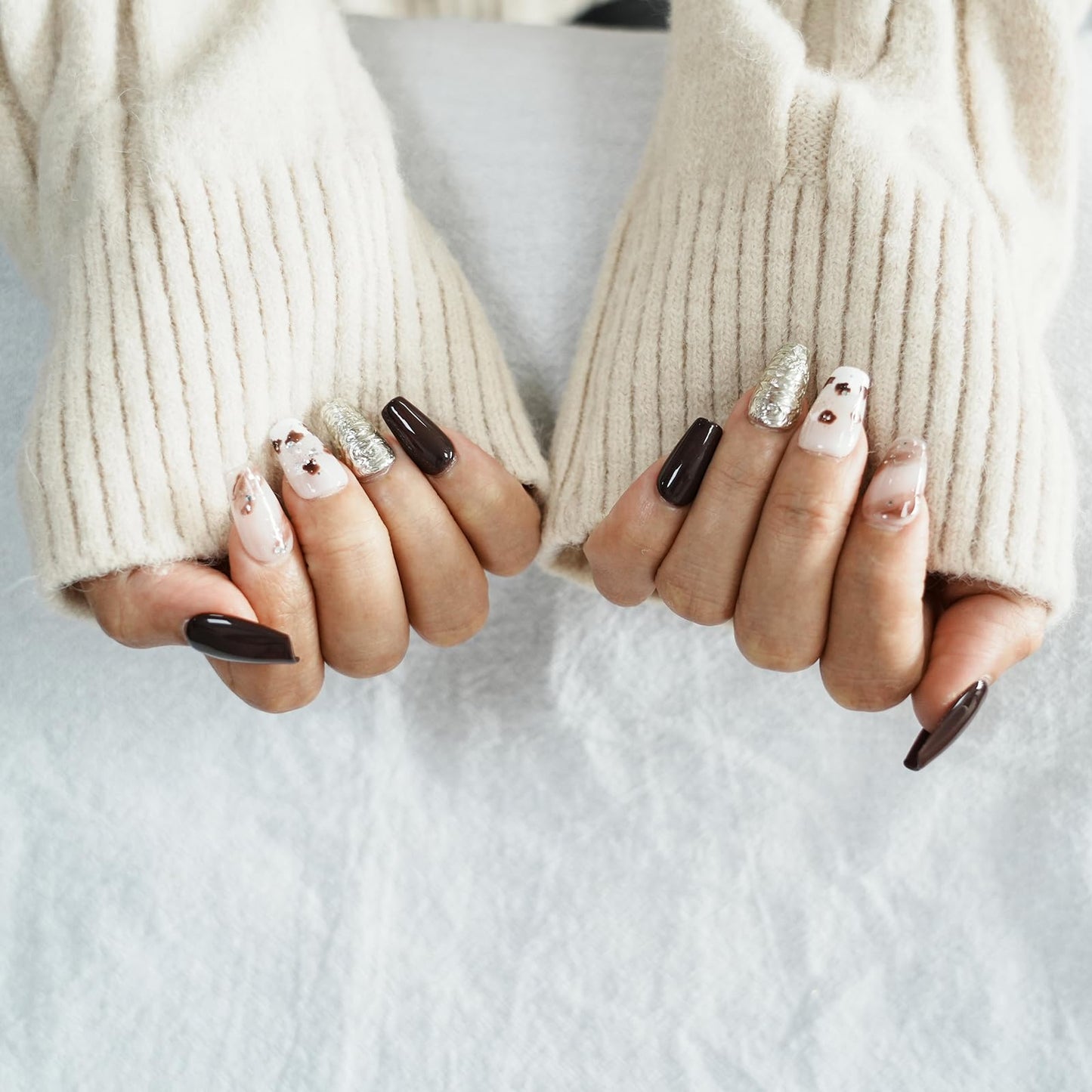 Tesytto Amber Brown Press on Nails - Short Coffin White Sliver Amber Base Handmade Acrylic Nails Vintage Press-on Nails for New Year Holiday(Autumn-Winter Amber, S)
