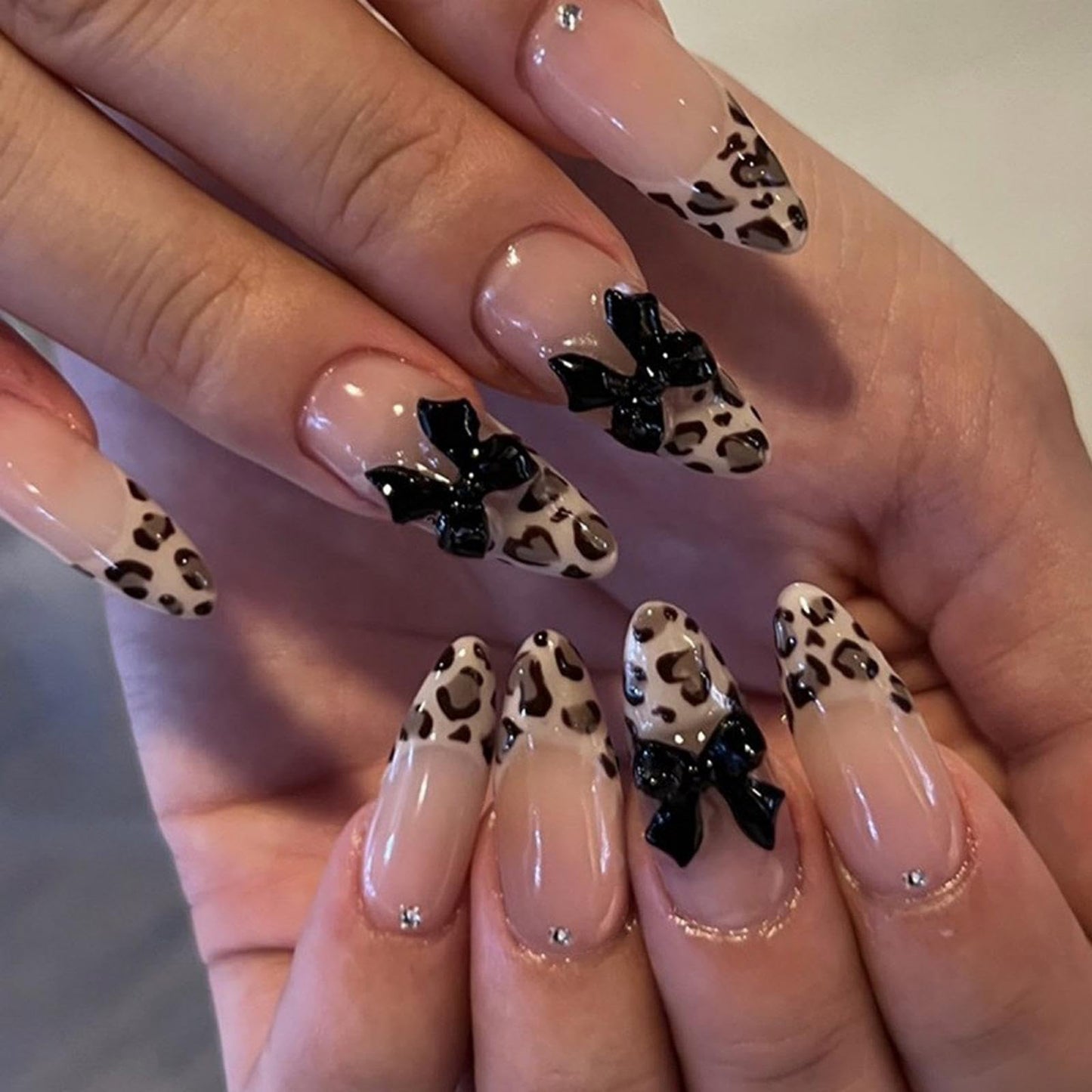 Leopard print French Tip Nail Press ons Medium Almond Fake Nails Bow False Nail with Design Glossy Full Cover Artificial Acrylic Stick on Nail for Women Girls Manicure 24Pcs