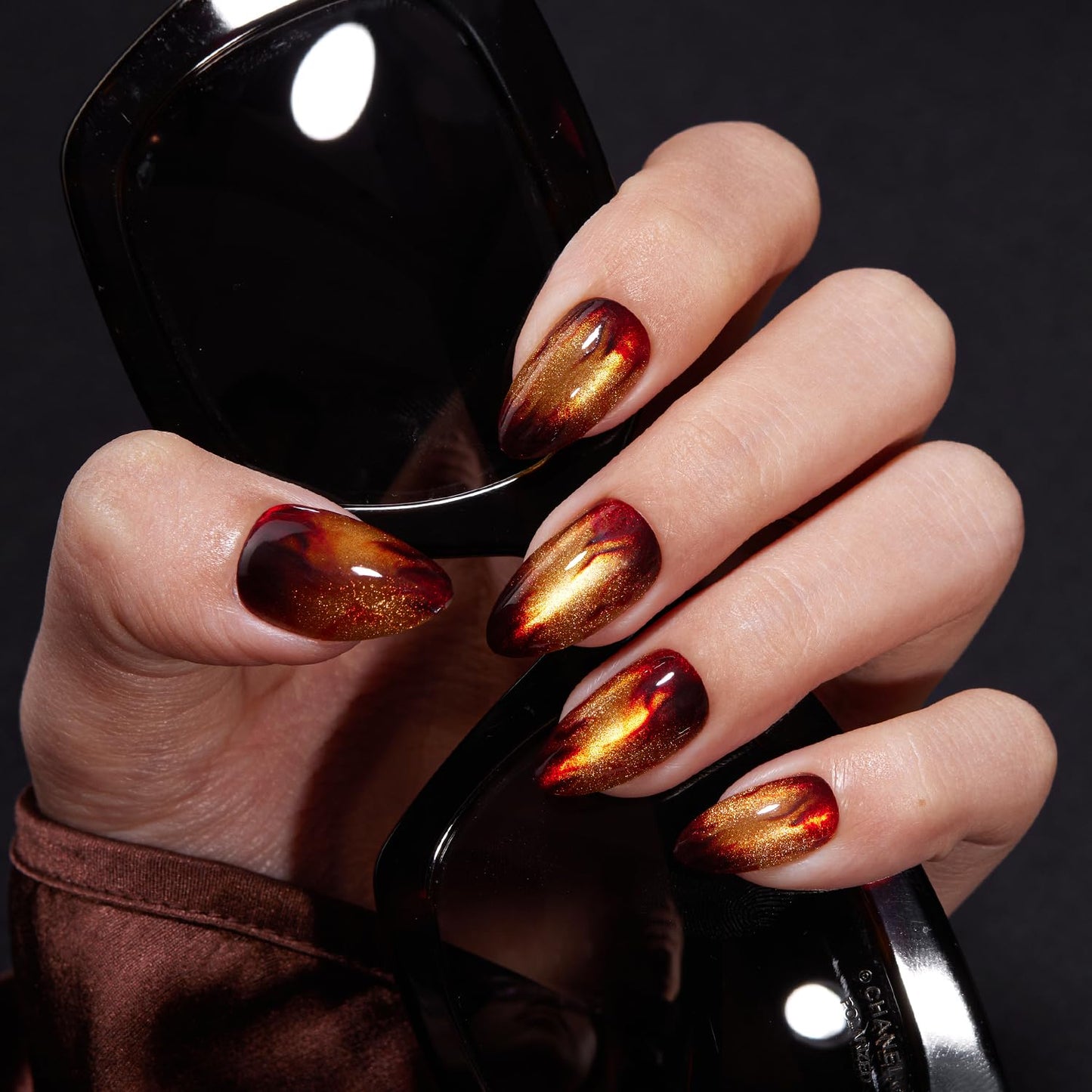 VSALON Press on Nails Short Almond - Golden Spakly Cat Eye Glitter Flame Design, Reusable Opaque Gel Magnetic Effect Fake Nails with Glue & Cuticle Oil - 32 PCS in 16 Sizes