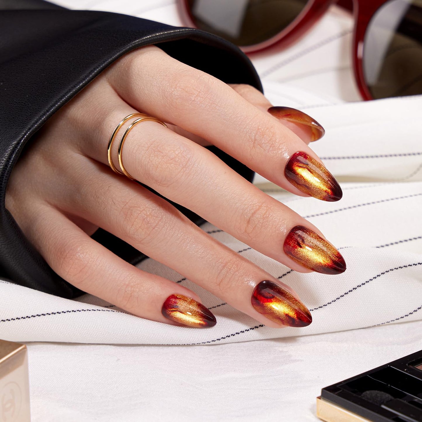 VSALON Press on Nails Short Almond - Golden Spakly Cat Eye Glitter Flame Design, Reusable Opaque Gel Magnetic Effect Fake Nails with Glue & Cuticle Oil - 32 PCS in 16 Sizes
