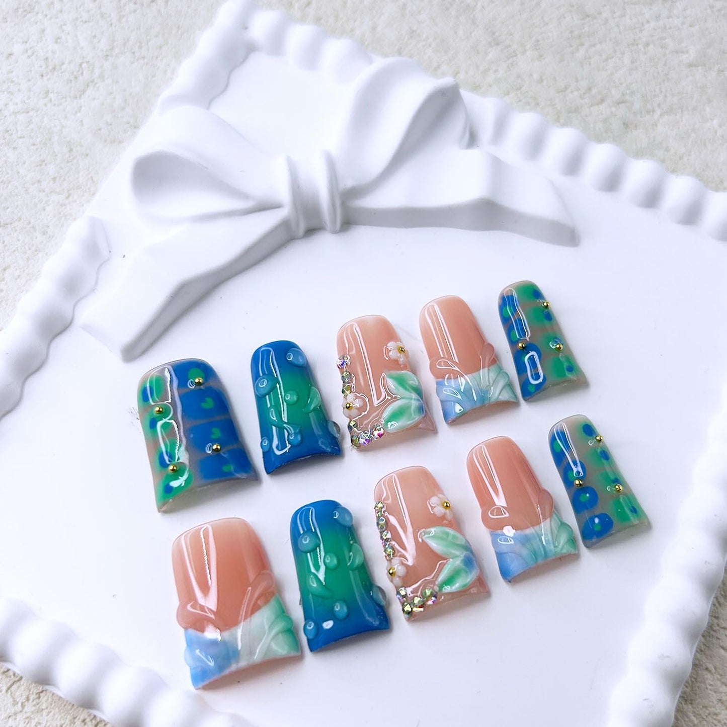 Handmade Duck Press on Nails Medium 3D Flower Rhinestone Designs False Nails with Glue,Droplet Shape Pattern Glossy Flash Gradient Full Cover for Women 10 Pcs Reusable Acrylic Stick on Nails (Size S）
