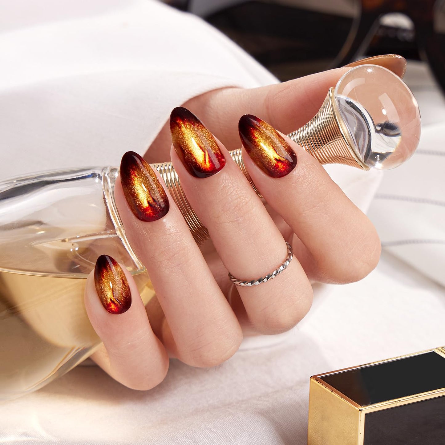 VSALON Press on Nails Short Almond - Golden Spakly Cat Eye Glitter Flame Design, Reusable Opaque Gel Magnetic Effect Fake Nails with Glue & Cuticle Oil - 32 PCS in 16 Sizes