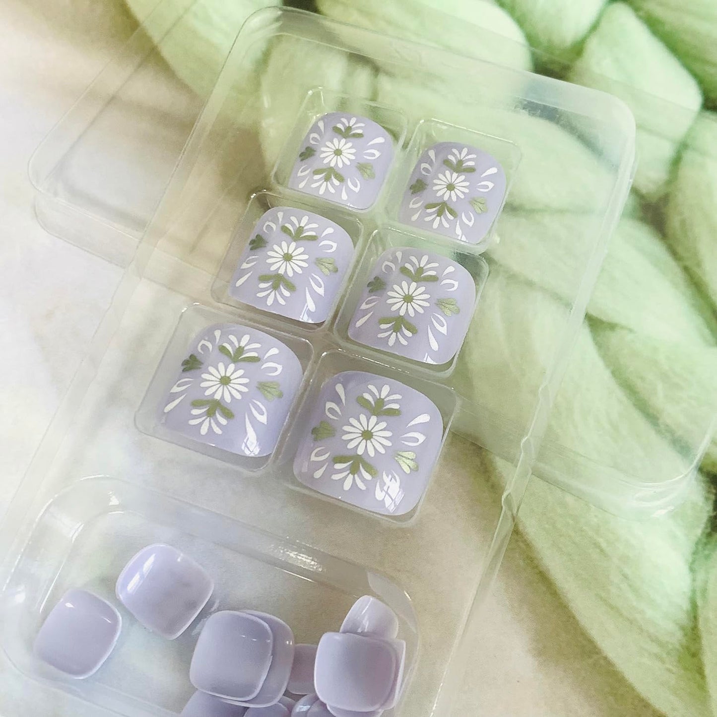 Purple Artificial Acrylic Fake Nails for Toe, Press on Toenails Coffin with Flower Daisy Designs, Full Cover Reusable False Toenails with Glue, Glue on Toe nails with Charm for Women Girls（JP1643）