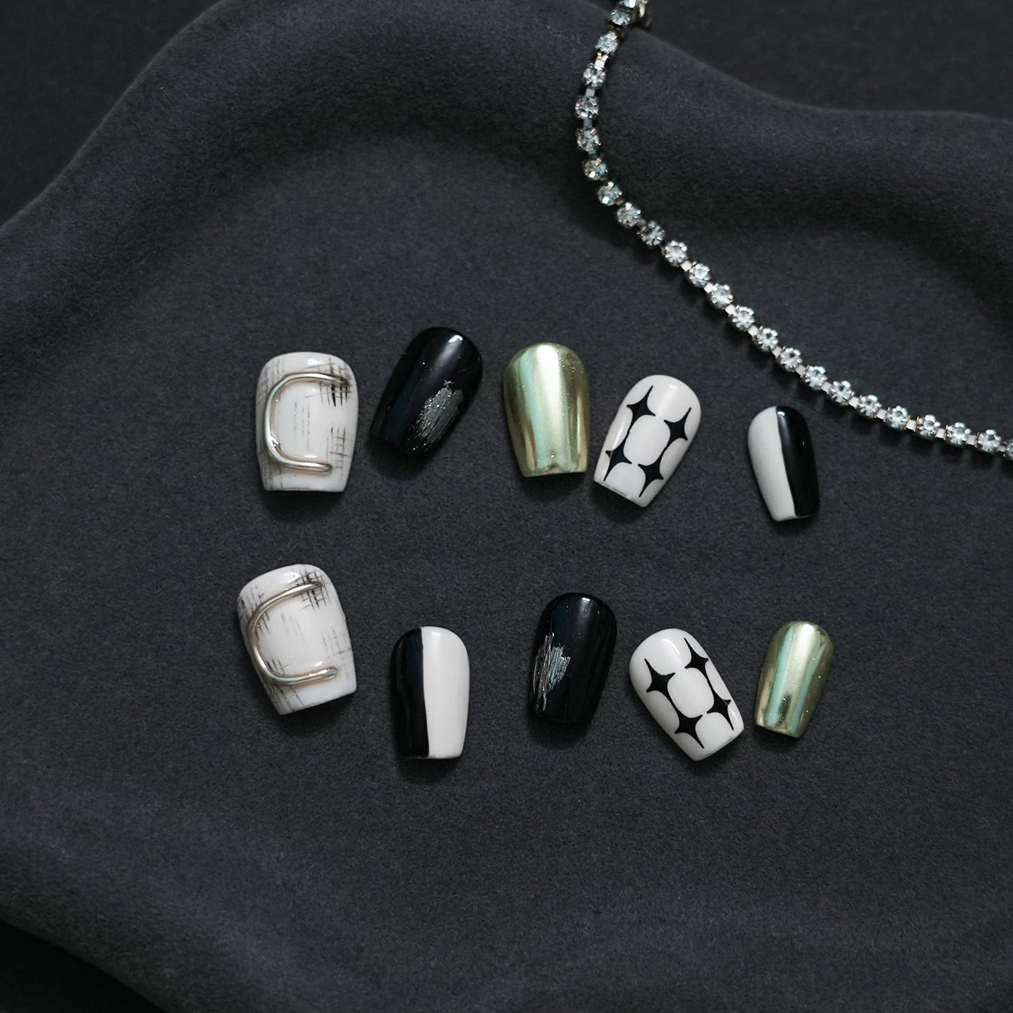 Trendy Press On Nails Black White Gold - 3D Short Square Nails Metallic Glitter Glossy Reusable Gel Press on Acrylic Fake Nail for Daily Nail Art (Starry Glow,M)