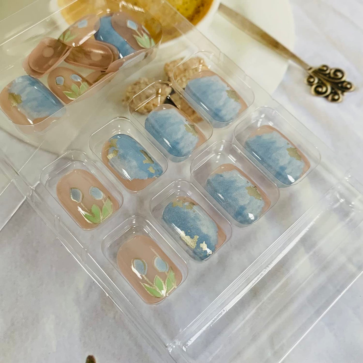 24PCS Full Cover Reusable False Nails Kits, Press on Nail Short Square Glue on Nails with Blue Tulip Flower Designs Artificial Glossy Finger Acrylic Fake Nails for Women Stick on Nails Coffin Shape