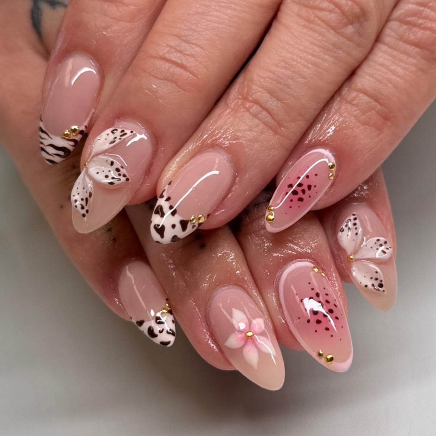 Leopard Press on Nails Medium Almond Nails Press on with 5D Flower & Gold Charm Design Glossy Nude Fake Nails French Tips Glue on Nail Reusable Fall Summer Nail for Women Manicure 24Pcs
