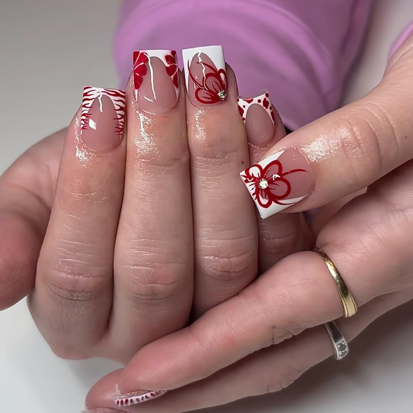 IMSOHOT White French Tips Press on Nails Short Square Fake Nails with Red Flower Design Full Cover Glossy Glue on Nails Acrylic Artificial False Nails for Women Stick on Nails 24Pcs