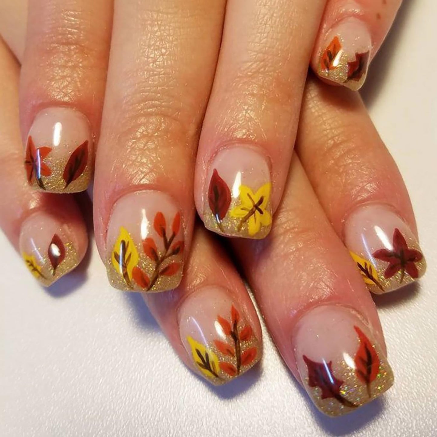 Thanksgiving Press on Nails Short Square Colorful Maple Leaves False Nails with Gold Glitter Powder Design French Acrylic Nails Fall Full Cover Glossy Coffin Nails Reusable Glue on Nails for Women