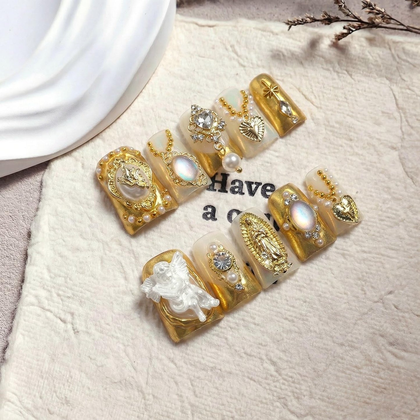 10 Pcs Handmade Press on Nails Short Duck Fake Nails Flower Luxury 3D Charms Vintage Pearl & Rhinestone Design Golden French Stick on Nail Reusable Thick Muti-Layer Gel Acrylic Nails for Women（M)