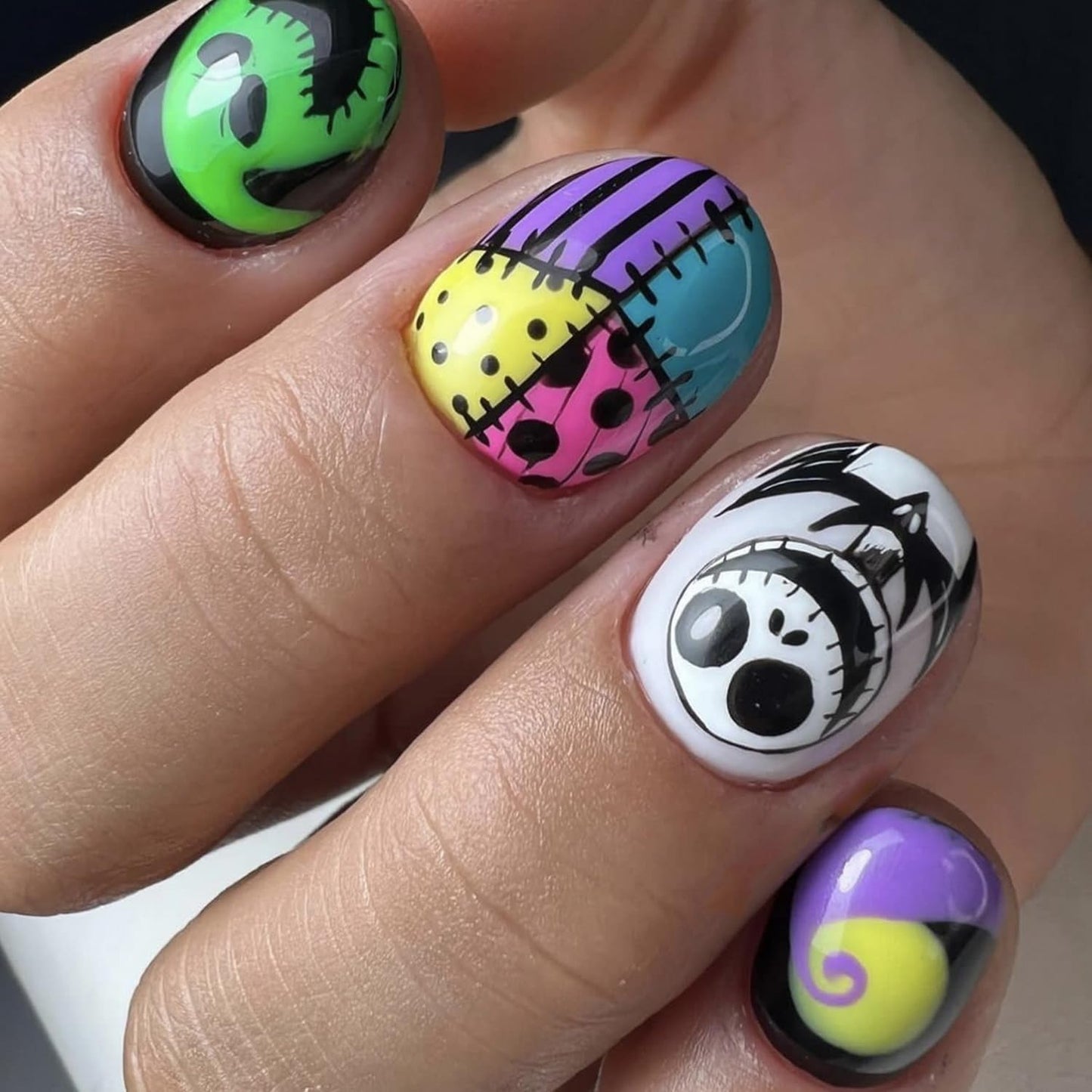 144 Pcs Halloween Press on Nails Kit Short Square Fake Nails 6 Styles Full Cover Little Ghost Skull Bats Pumpkin Halloween Nails Designs False Nails Glossy Artificial Nail Set for Women Manicure Decor