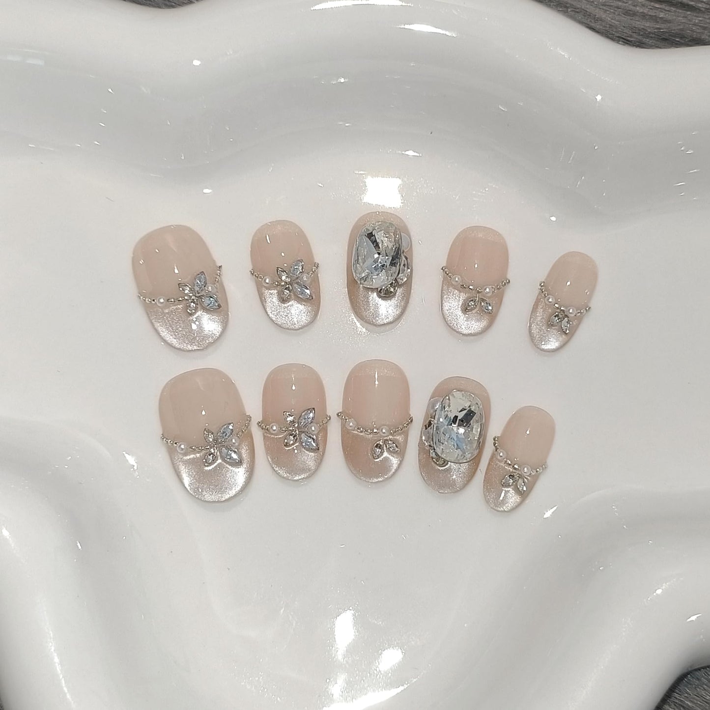 TENPAL Oval Nude Press On Nails 10Pcs with Tools Kit,Handmade Pearl Chain Floral Cluster Glue on Nails, Oval Short Glitter Cat Eye French False Nails,Reusable Glossy Fake Nails for Wedding Daily(XS)