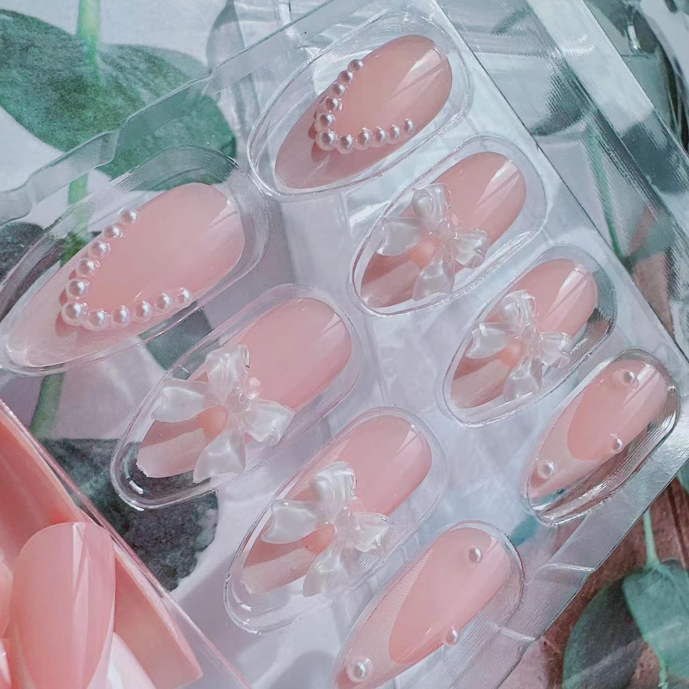 24Pcs French Tip Press on Nails Gloss Short Almond Fake Nails Bow Designs White French Nails Pearl Press ons Cute False Nails Artificial Rhinestones Stick on Nails Acrylic Nails for Women Nail Decor