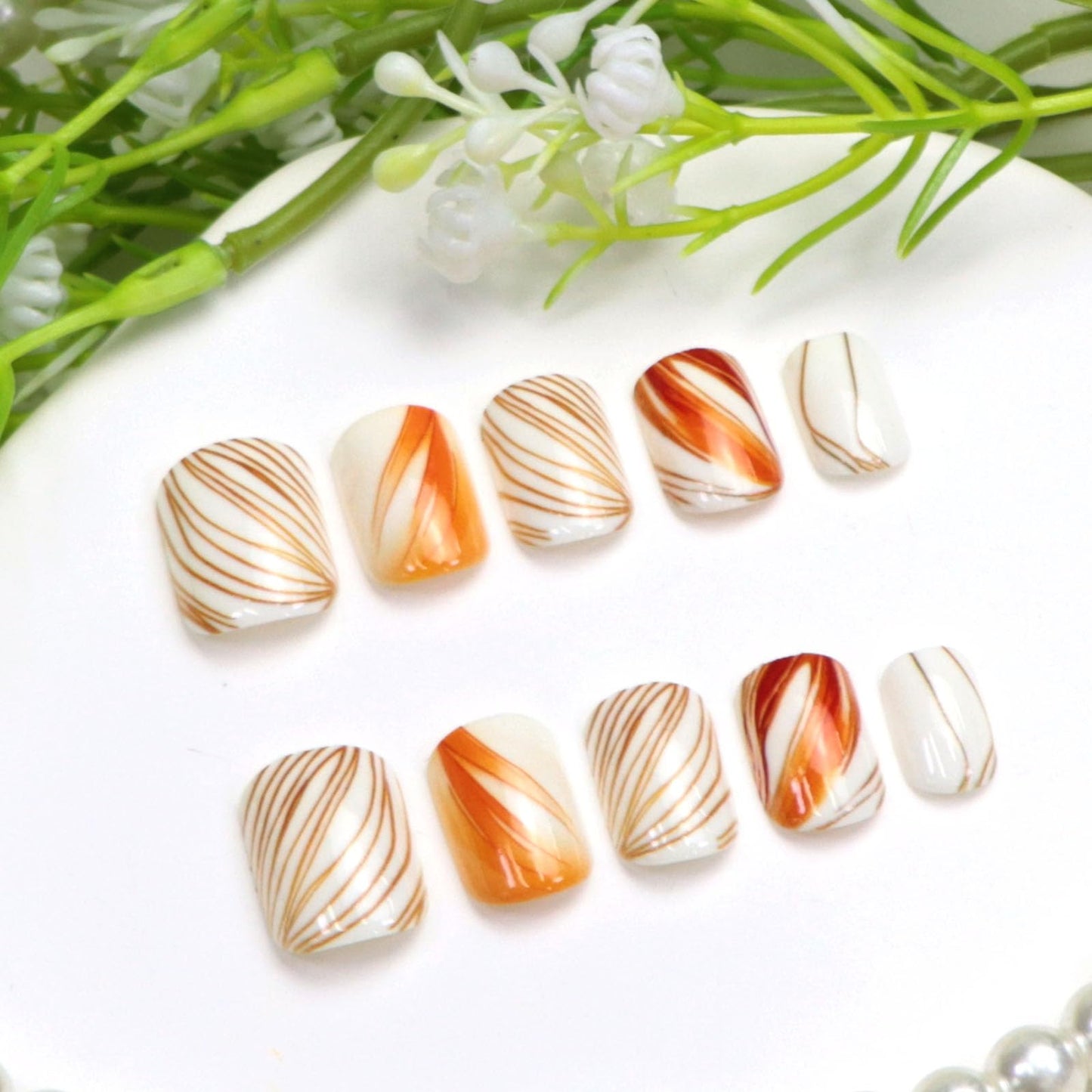 Square Press on Nails Short Fake Nails with Lines Designs White Nails Press ons Fall Acrylic Nails for Women 24Pcs