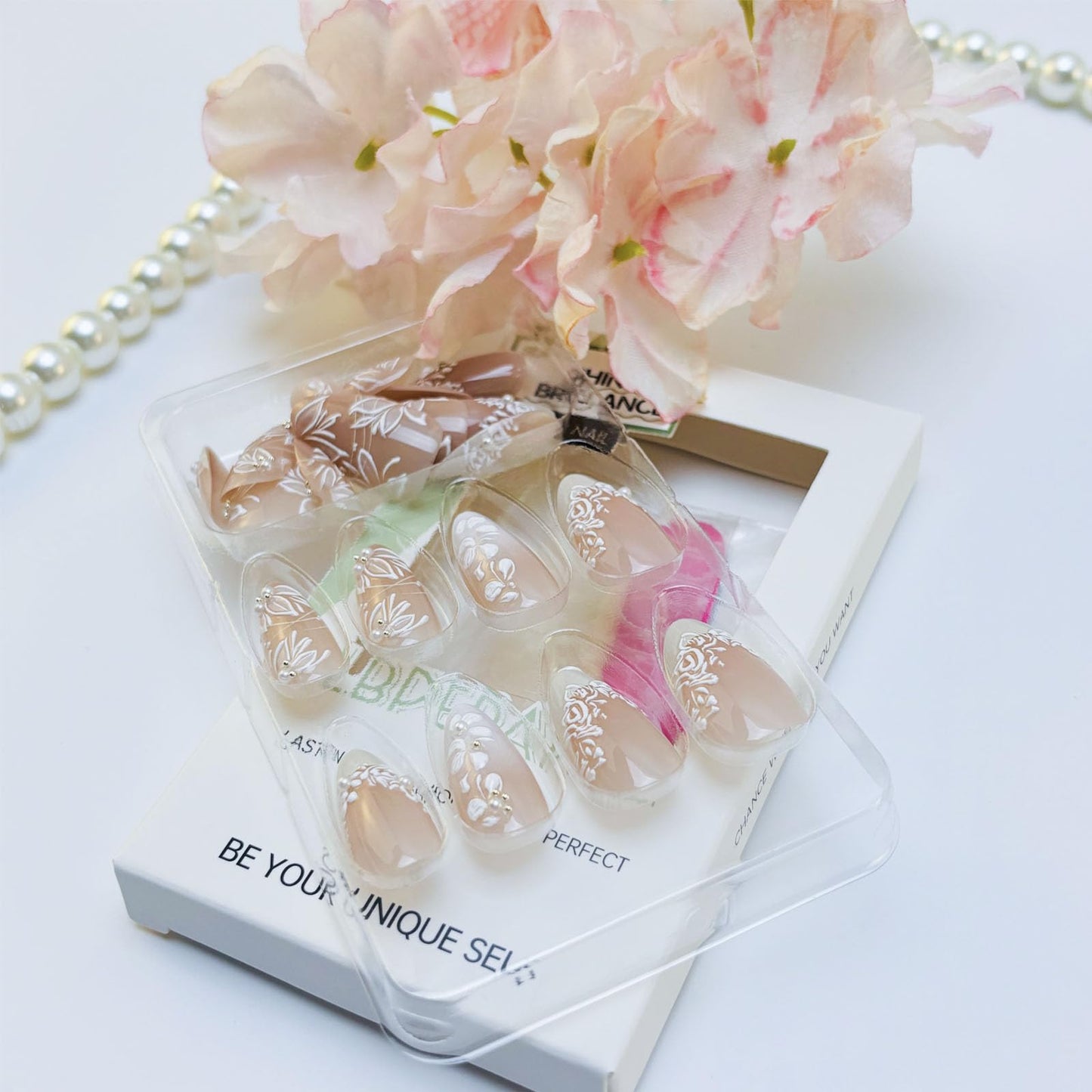 LBPEPAMZ 24Pcs White Press on Nails Almond Short Fake Nails with 3D Flowers Pearl Flash Charms Design White French Tip Glue on Nail Spring Summer Floral Acrylic False Nail Stick on Nails for Women