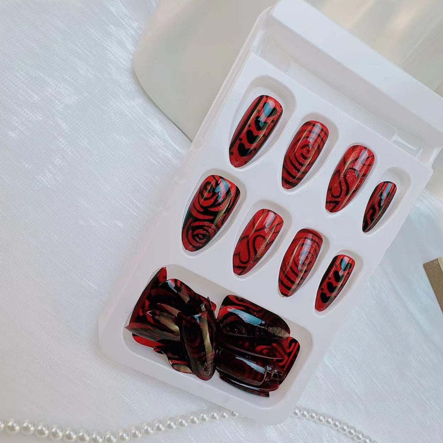 30Pcs Cute Valentine's Press on Nails Dark Red Fake Nail with Black Heart Rose Design Glossy Valentines Press On French Tip Stick on Stripes Full Cover Wine Red Glitter Love Artificial Nails for Women