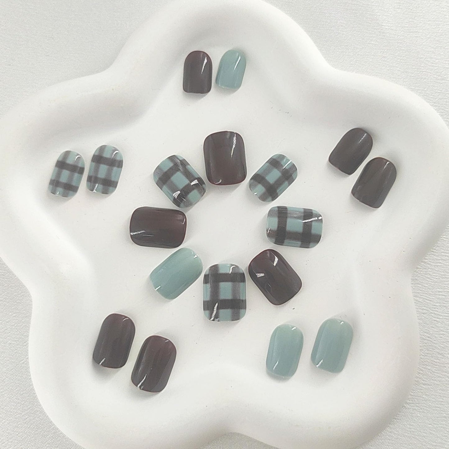 24Pcs Women Press on Nails Square Fake Nails Short Burgundy Nail Press ons Light Blue Glue on Nails with Lattice Lines Designs Winter Glossy Artificial Stick on Nails for Girls