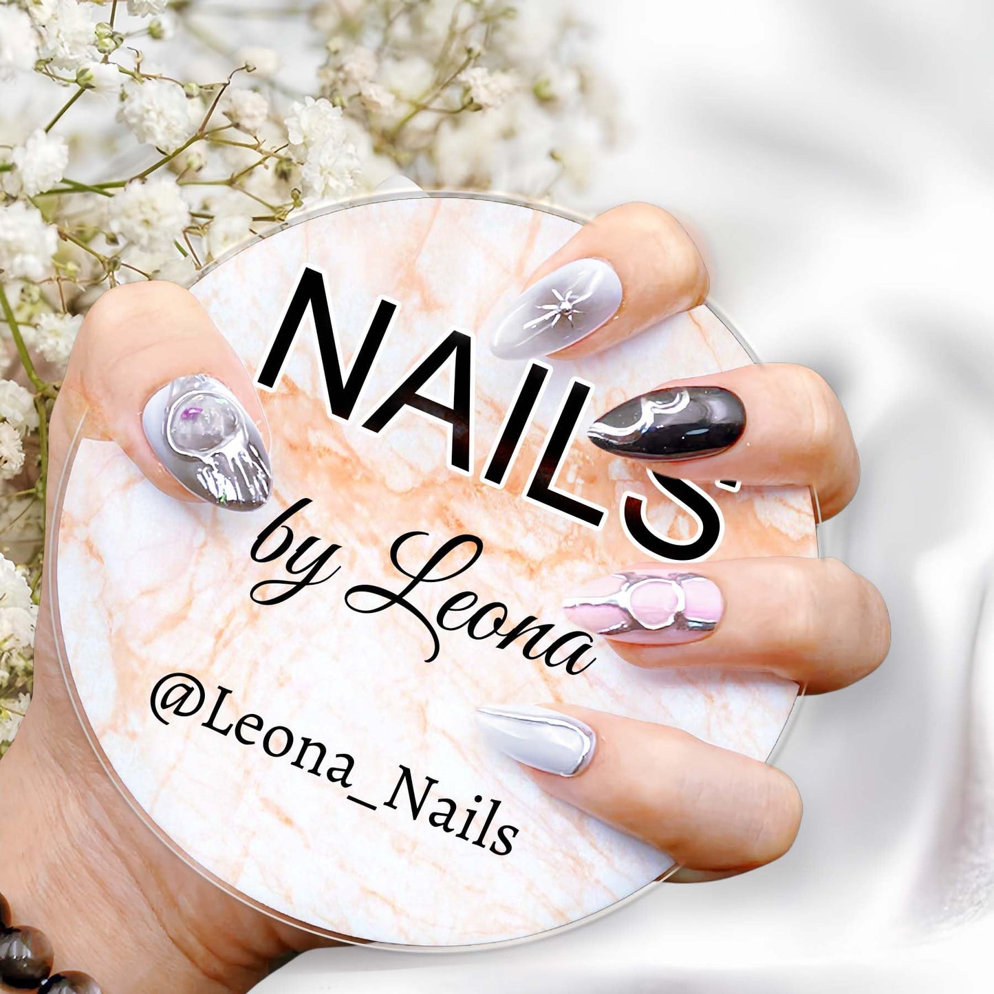 zyinoant 2Pcs Custom Nail Picture Props Personalized Logo Nail Tech Decor Acrylic Nailfie Disk with Social Media Salon Nail Display Stand Nail Polish Display Gifts for Nail Artist (Round)