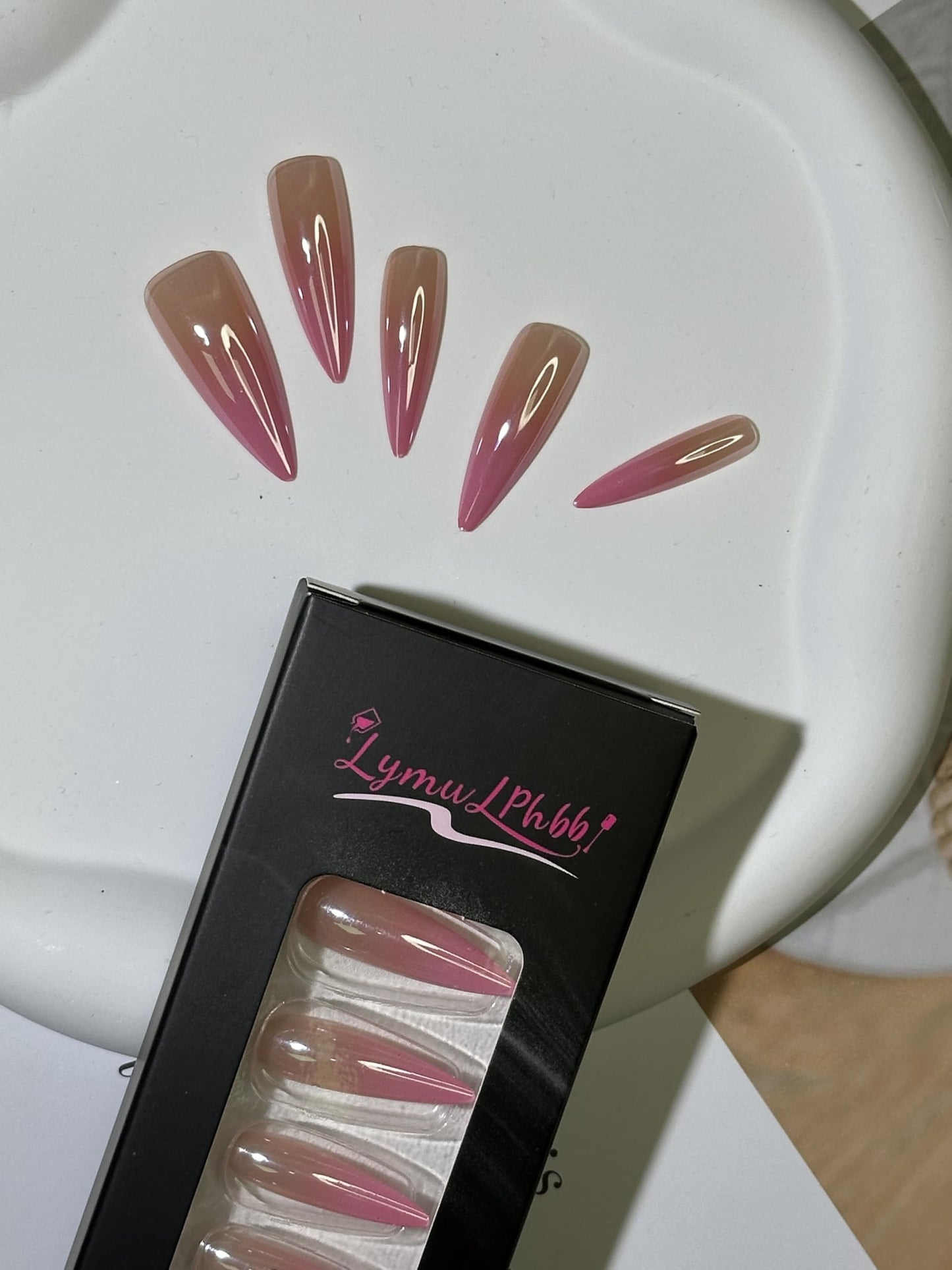 LymwLphbb 24pcs Cosmetic Nail Set, Almond Shape, Shiny Rose Mauve Color for women or girls, energetic fake nails