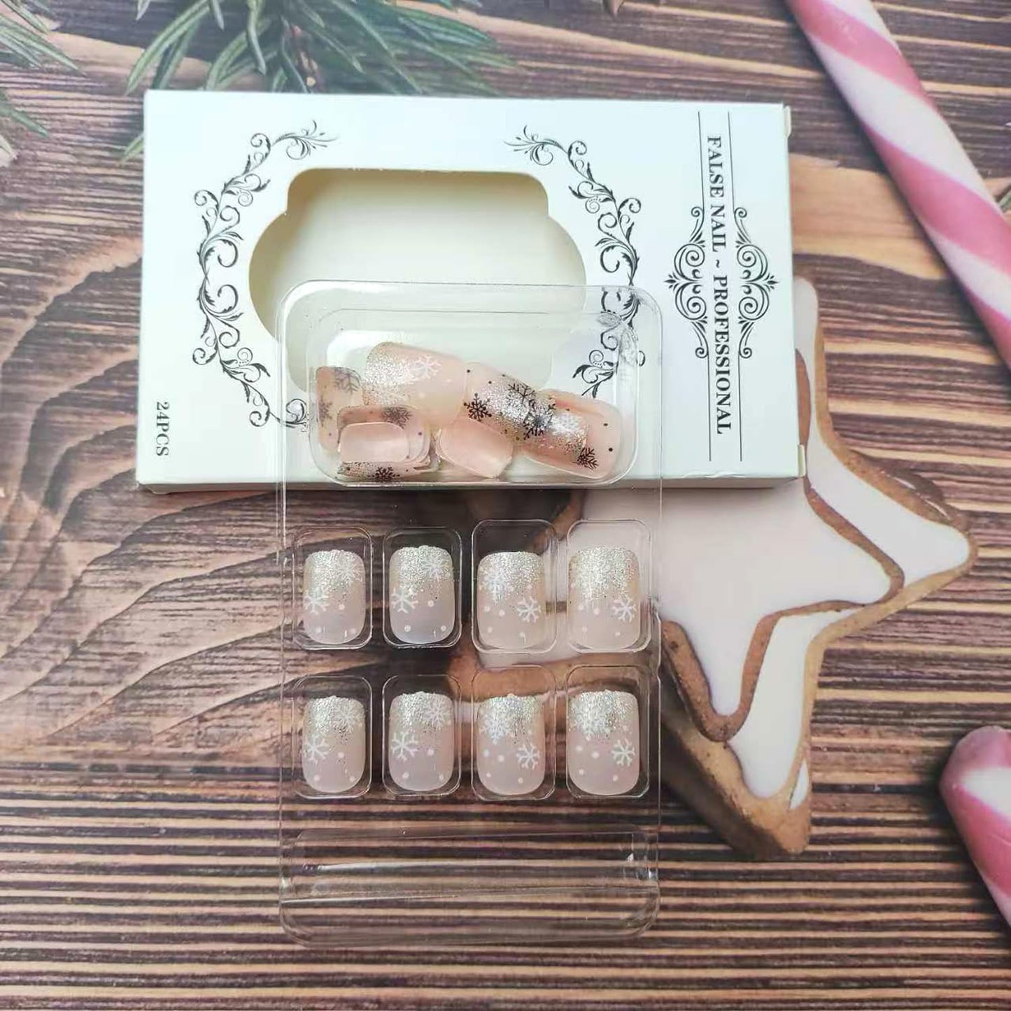 Christmas Short Press on Nails Matte Square Fake Nails with Gold Glitter Designs Black Snowflake False Nails Christmas Snowflake Artificial Acrylic Nails Christmas Stick on Nail for Women Girls 24Pcs