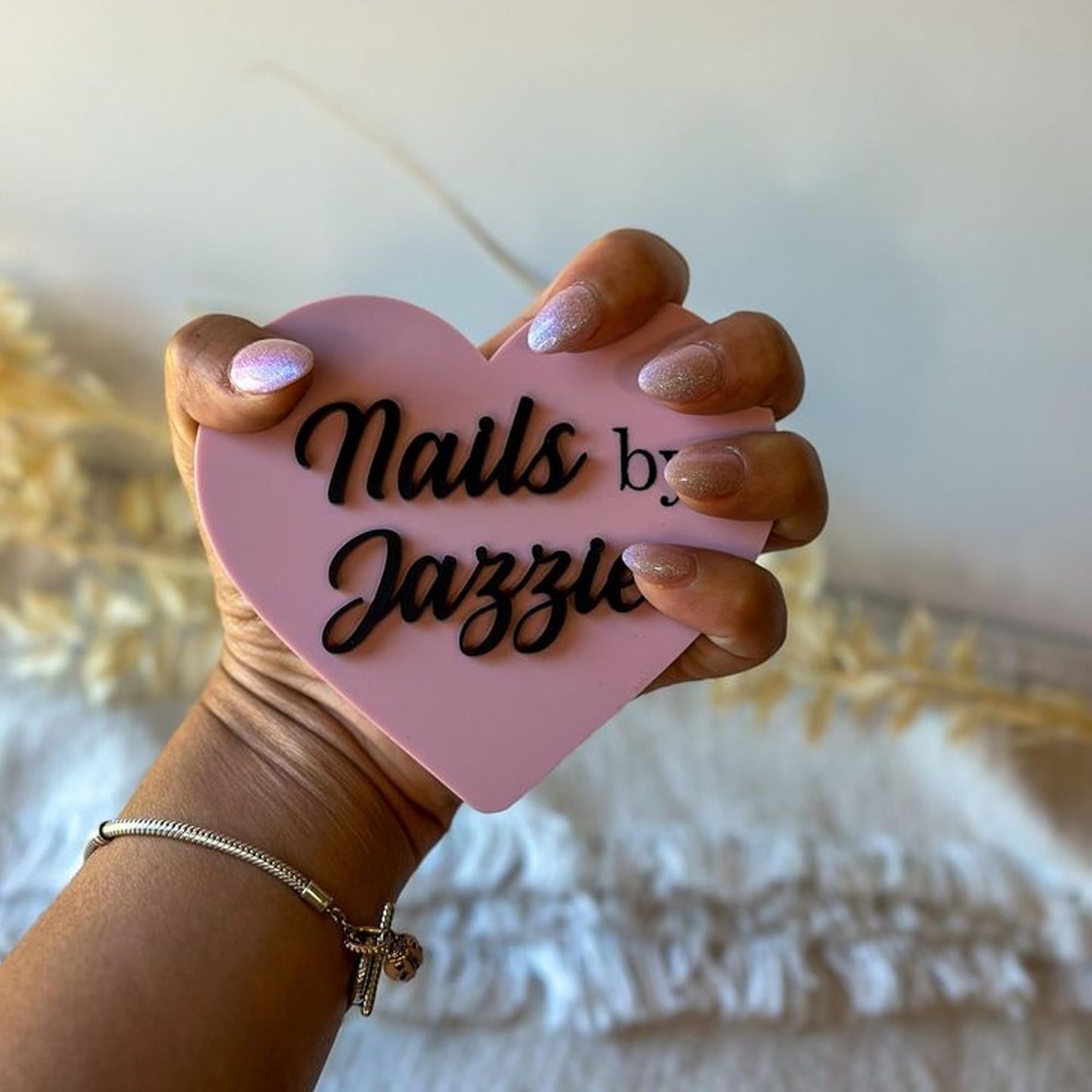 Jasilon Custom Nail Photo Props, Acrylic Nail Picture Props Personalized Logo Nail Tech Decor Plate Nailfie Disk with Social Media Salon Nail Display Stand Nail Polish Display Gifts for Nail Artist