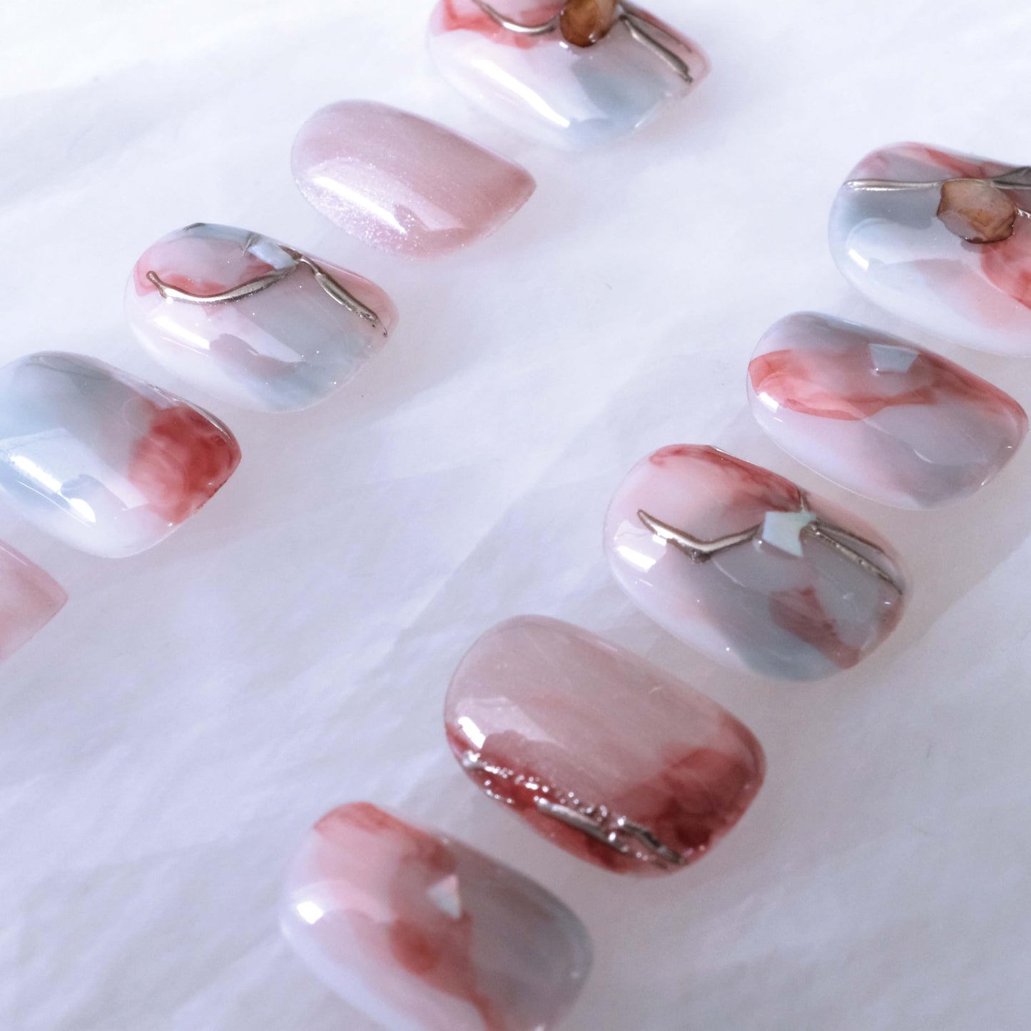 Venice Inspired Press on Nails, Pink Cat Eye with Mirror Powder Chrome Effect, Short Square Shape, 10 Piece (Small Size, SS)