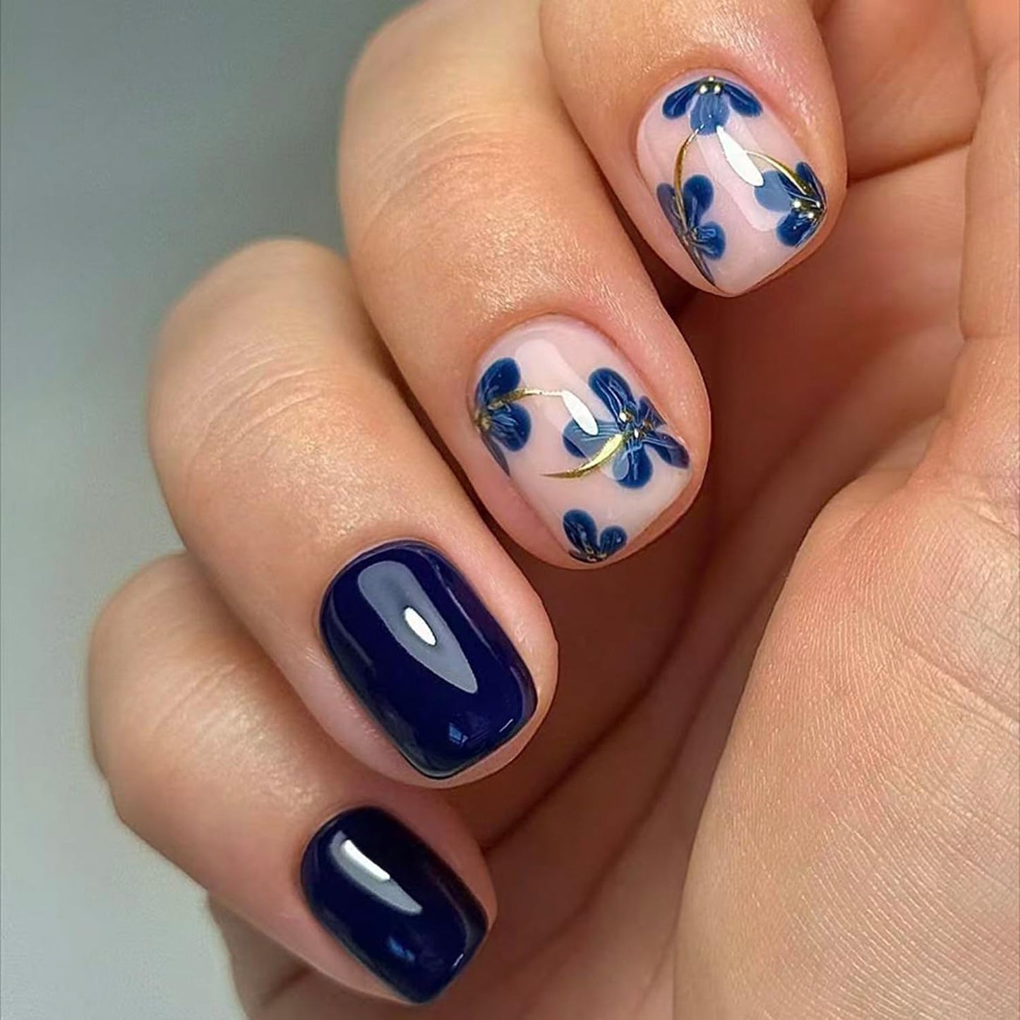 24pcs Square Press On Nails Short Fake Nails Dark Blue False Nails With Flower Design Full Cover Acrylic Reusable Spring Glue On Nail Summer Cute Stick On Nail For Women Manicure