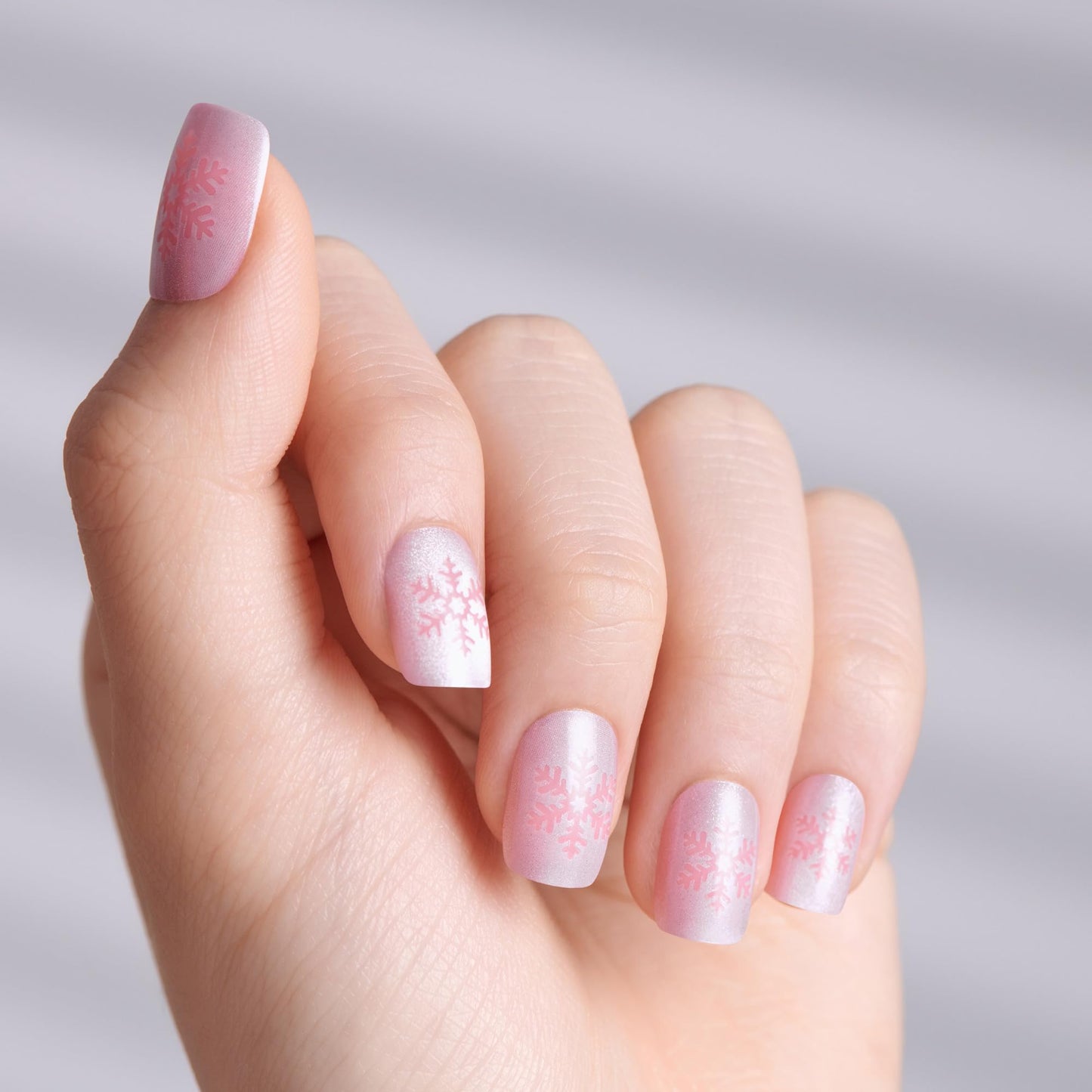 KISS Voguish Fantasy Holiday Press On Nails, ‘Frosty Delights’, Pink, Short Squoval, No Damage To Natural Nails, Pink Gel Nail Glue (2g), Mini Nail File, Manicure Stick, & 28 Fake Nails