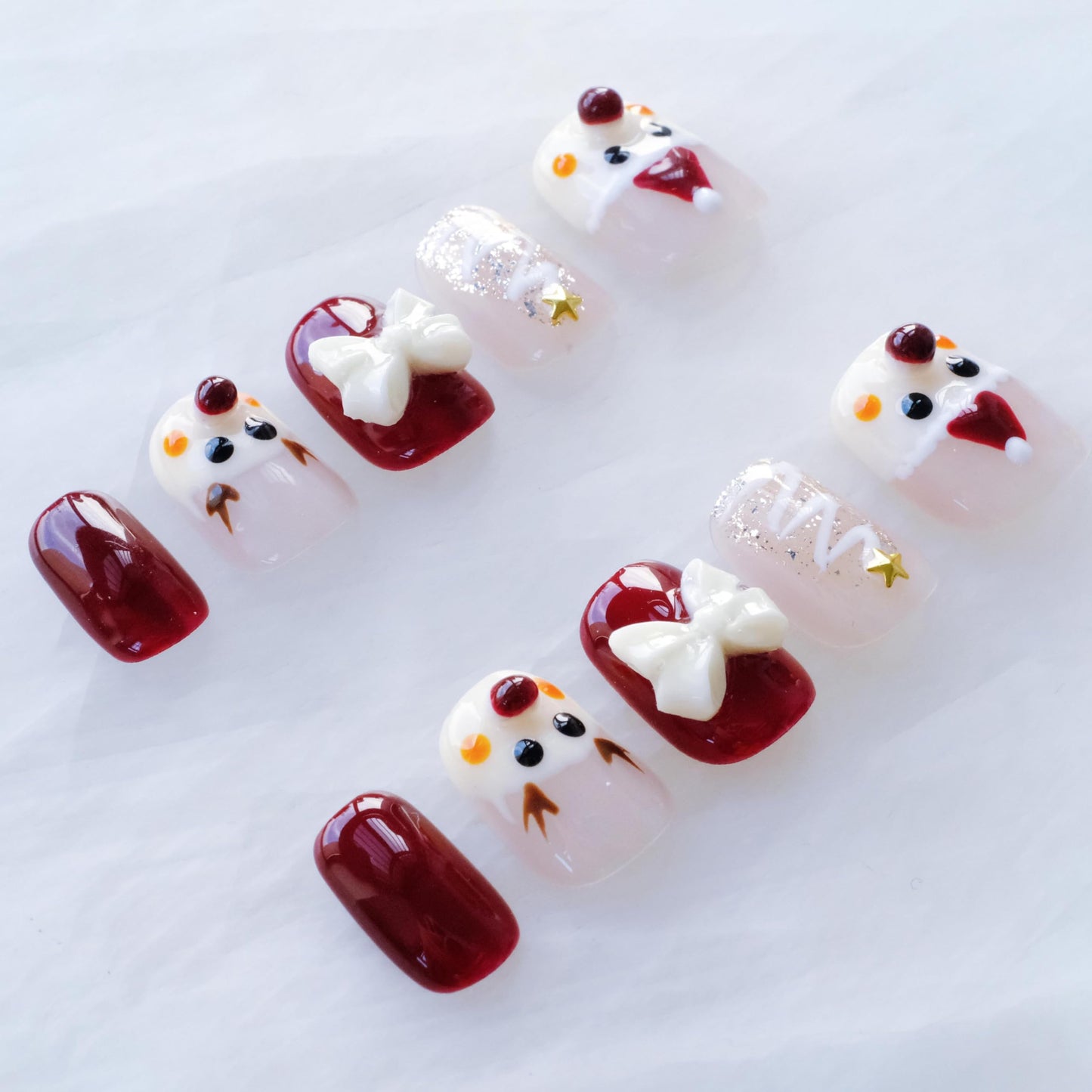 [GLORS] Christmas Press-on Nails, Short Square Festive Design, Holiday Nail Art Set with Reindeer and Bow, 10 Pieces (XS, SS)