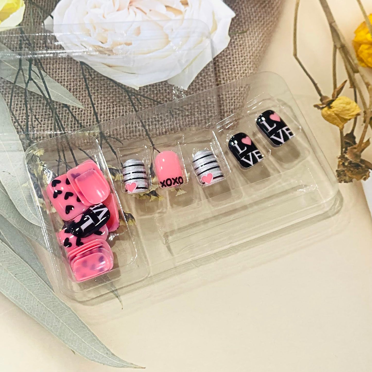 FIEONCIY Press on Nails Short Square Valentine Glossy Full Cover Acrylic False Nails with Heart Designs Artificial Square Fake Nails Glue ons Fingernails for Women Girls (YS507)