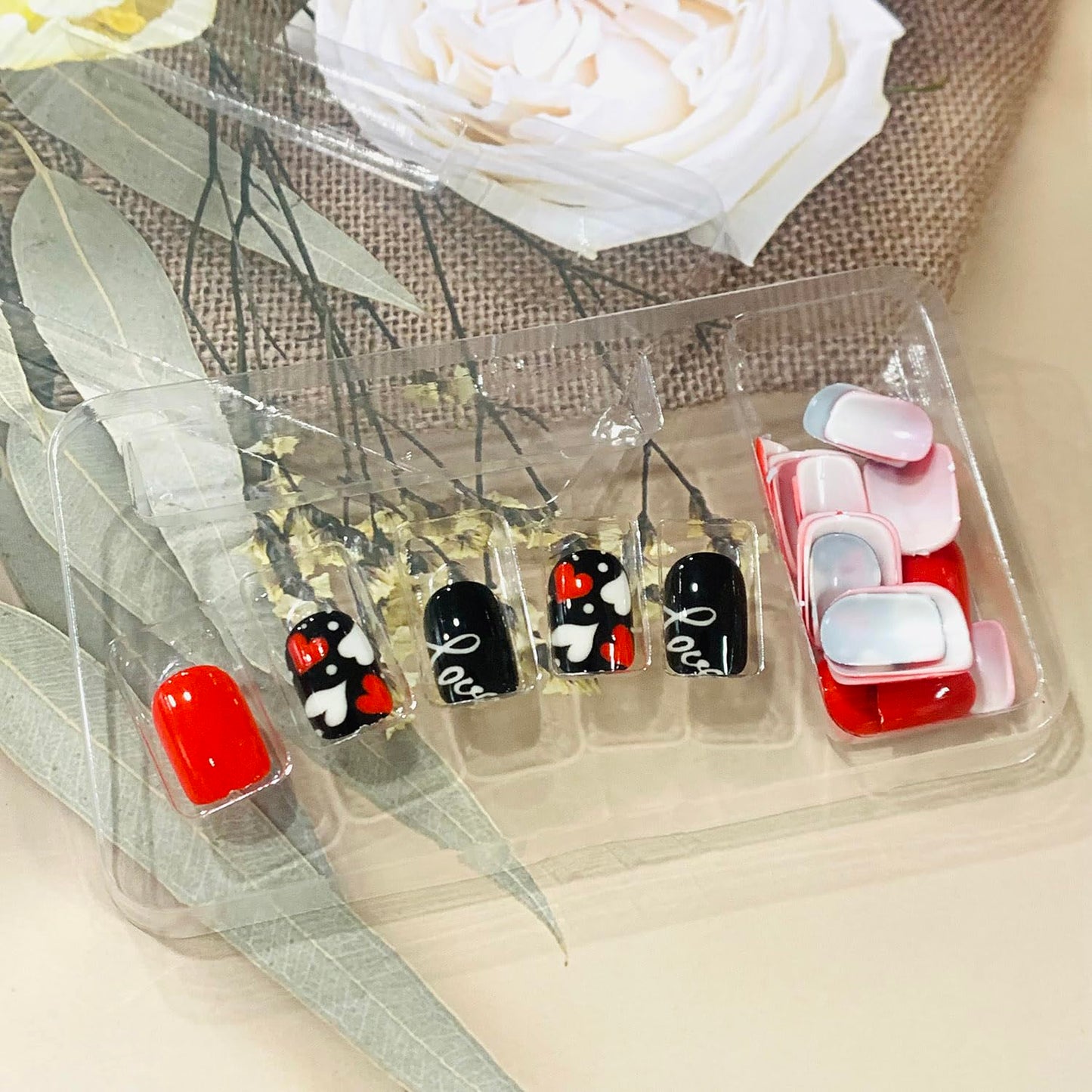 FIEONCIY Press-on Nails Short Square Glossy Full Cover Acrylic False Nails with Heart Designs Artificial Square Fake Nails Glue-ons Fingernails for Women Girls (24pcs/12sizes)