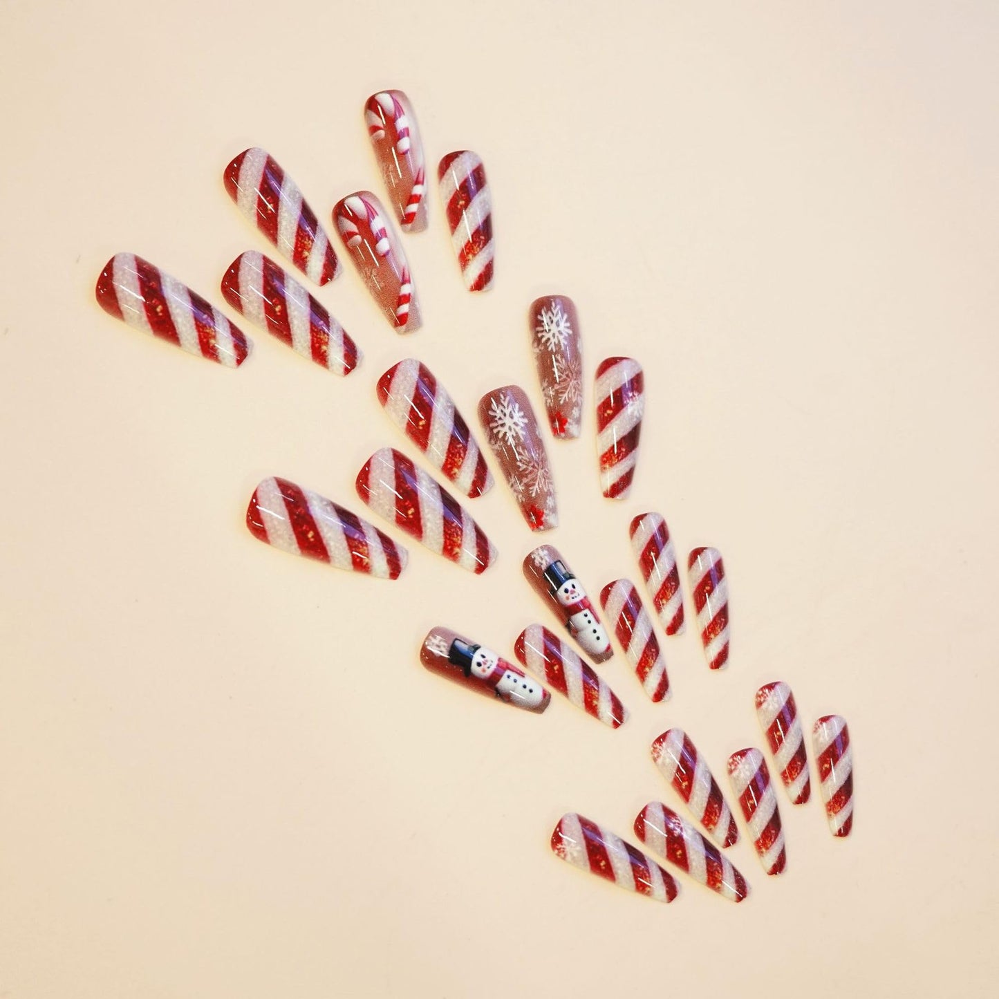 Christmas Press on Nails Medium Fake Nail Full Cover Snowman False Nails with Stripe Designs Glue on Nail Snowflake Xmas Acrylic Nails Crutch Winter Stick on Nails for Women Holiday Manicure 24Pcs