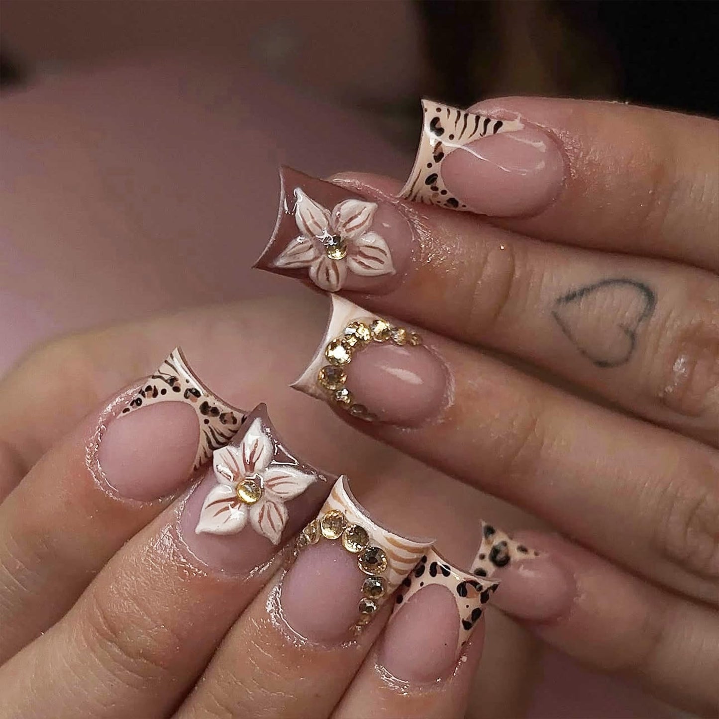 Short Square Press on Nails Fake Nails Artificial Nail Stick on Nail for Women, Nude Pink Leopard Print with 3D Flowers & Glam Gold Accents