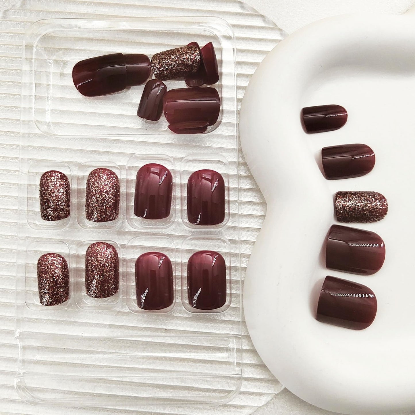 Press on Nails Short Burgundy Acrylic Nails Press ons Glossy Square Fake Nails with Golden Glitter Designs Red Full Cover Reusable Glue on Nails for Women Girls 24 Pcs