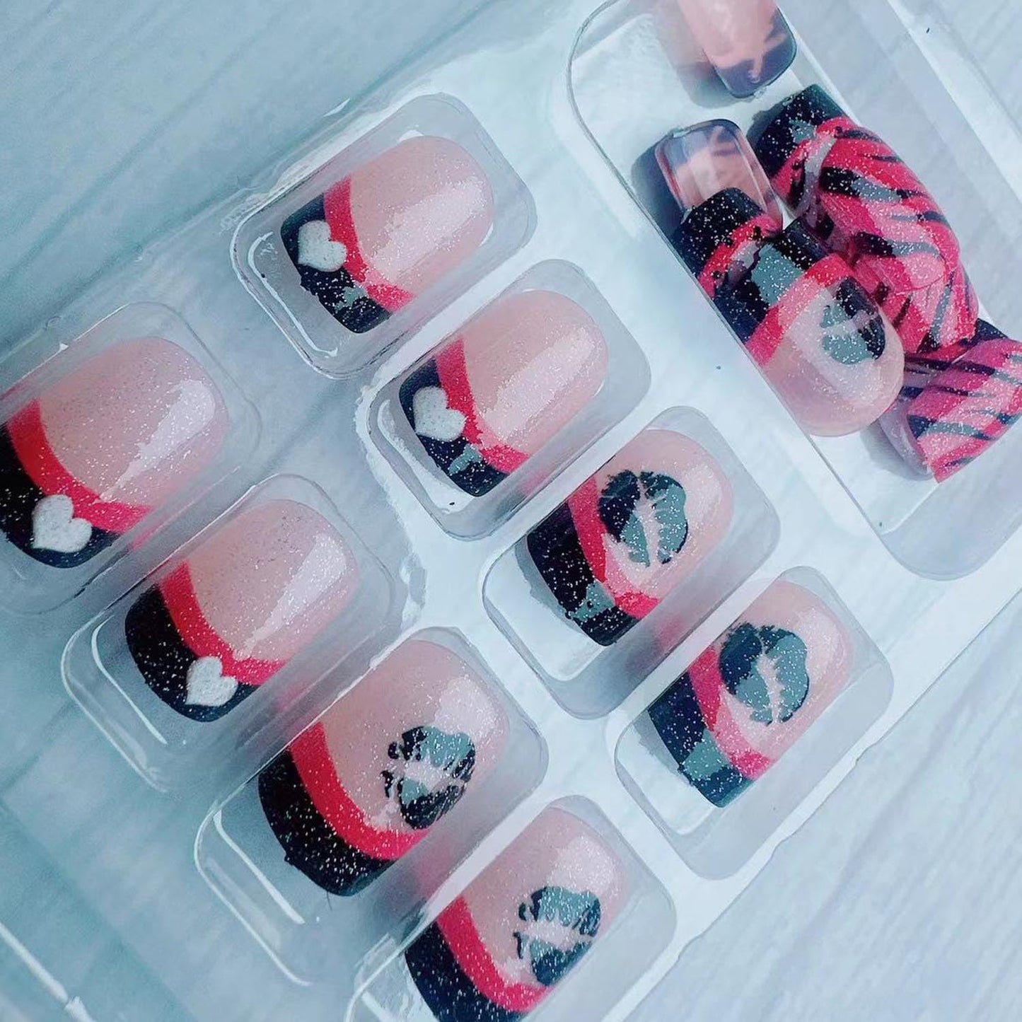 Valentine's Press on Nails French Love Short Fake Nails with Letter Lip Print Glitter Design Heart Nails Square Full Cover Artificial False Nails Glue on Nail Valentine Fashion Manicure for Women