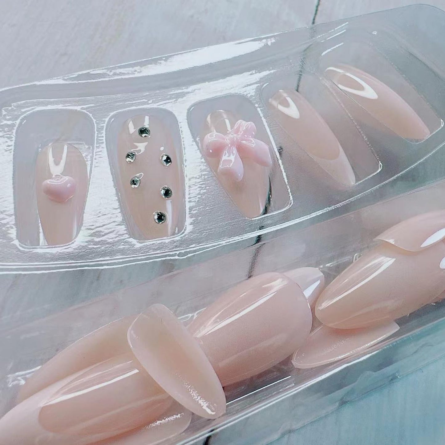 24Pcs French Tip Press on Nails Medium Almond Fake Nails French Heart Nails Press ons 3D Bow Charms Cute Design Manicure Rhinestone Bows False Nails Stick on Nails for Women