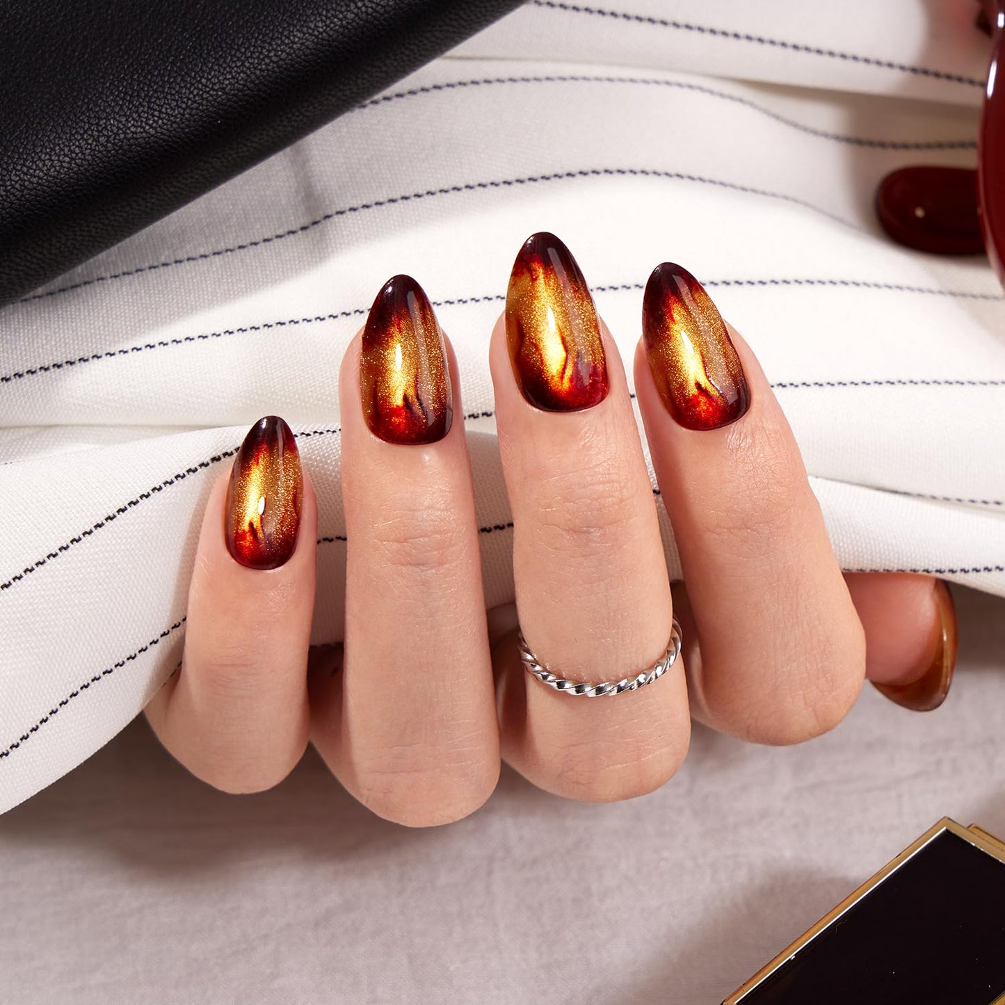 VSALON Press on Nails Short Almond - Golden Spakly Cat Eye Glitter Flame Design, Reusable Opaque Gel Magnetic Effect Fake Nails with Glue & Cuticle Oil - 32 PCS in 16 Sizes