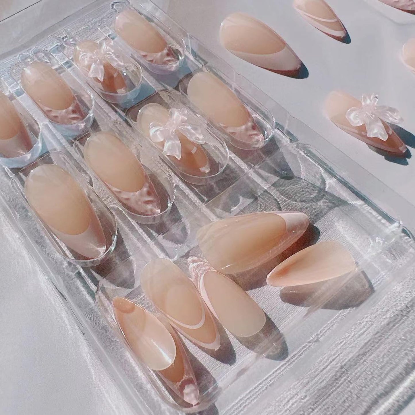 French Tip Press on Nails Medium Length 3D Bow Fake Nails French Nails Press ons Cute Bow Stick on Nails Almond Acrylic False Nails, Artificial Nails Finger Manicure for Women and Girls 24pcs