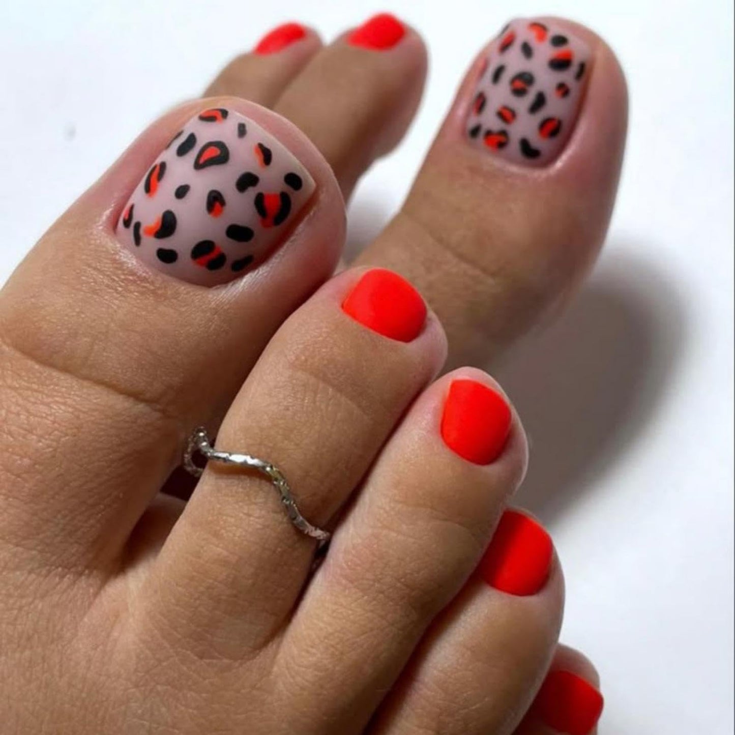 Red Press on Toenails Short Square False Toenails with Black Red Leopard Design Spring Stick on Toenail Glossy Summer Glue on Toenail Full Cover Red Fake Toe Nails for Women Girls Manicure 24Pcs