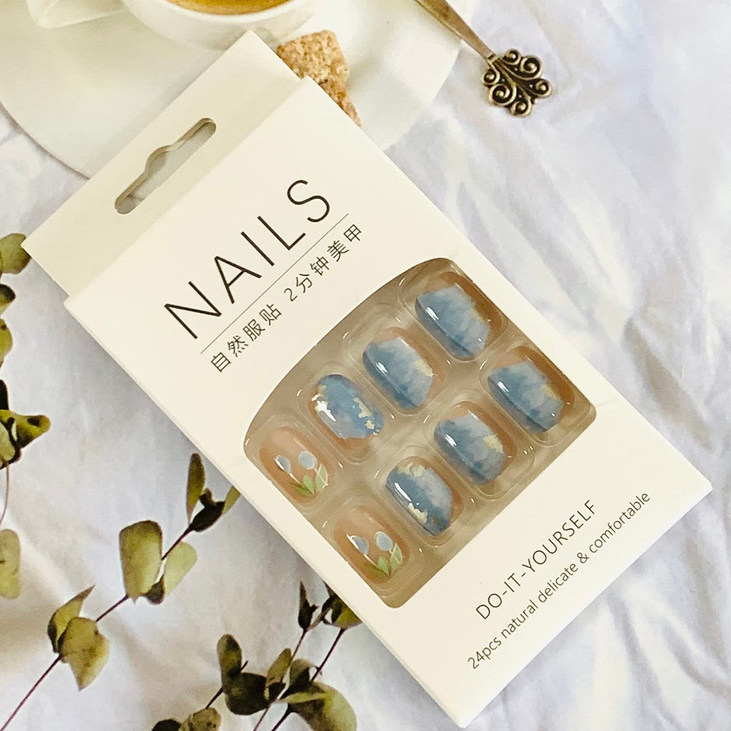 24PCS Full Cover Reusable False Nails Kits, Press on Nail Short Square Glue on Nails with Blue Tulip Flower Designs Artificial Glossy Finger Acrylic Fake Nails for Women Stick on Nails Coffin Shape