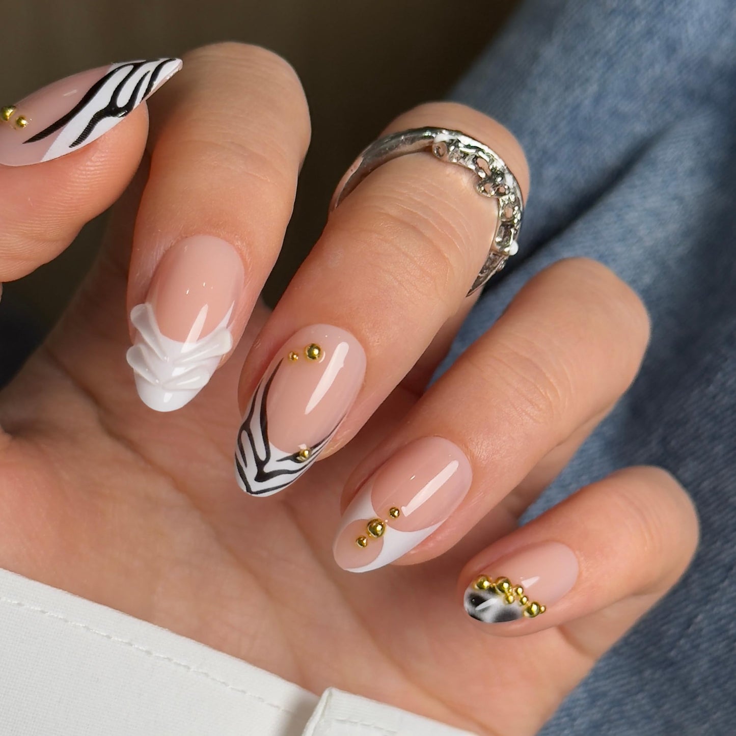 CurvLife Press On Nails Medium Almond Black White Abstract, Nude Soft Gel Glossy Fake Nails, Reusable Salon Look Manicure for Women Teens Beginners, 30pcs, Daily Wear Work Party