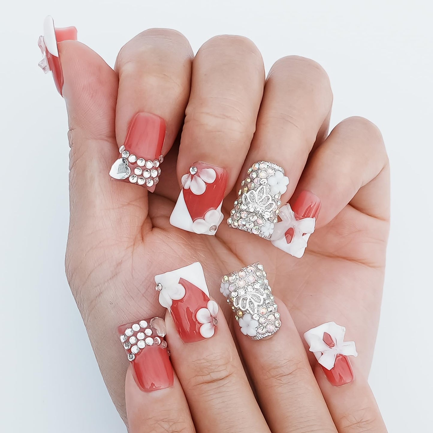 Tesytto Handmade Press on Nails Short Duck 3D White French Tip with V Design 3D Bow Flower Rhinestones Charms Nude Base Elegant Sturdy Art Pink 10 Pcs False Nails Set (Soft Pink Ivory Bow,S)