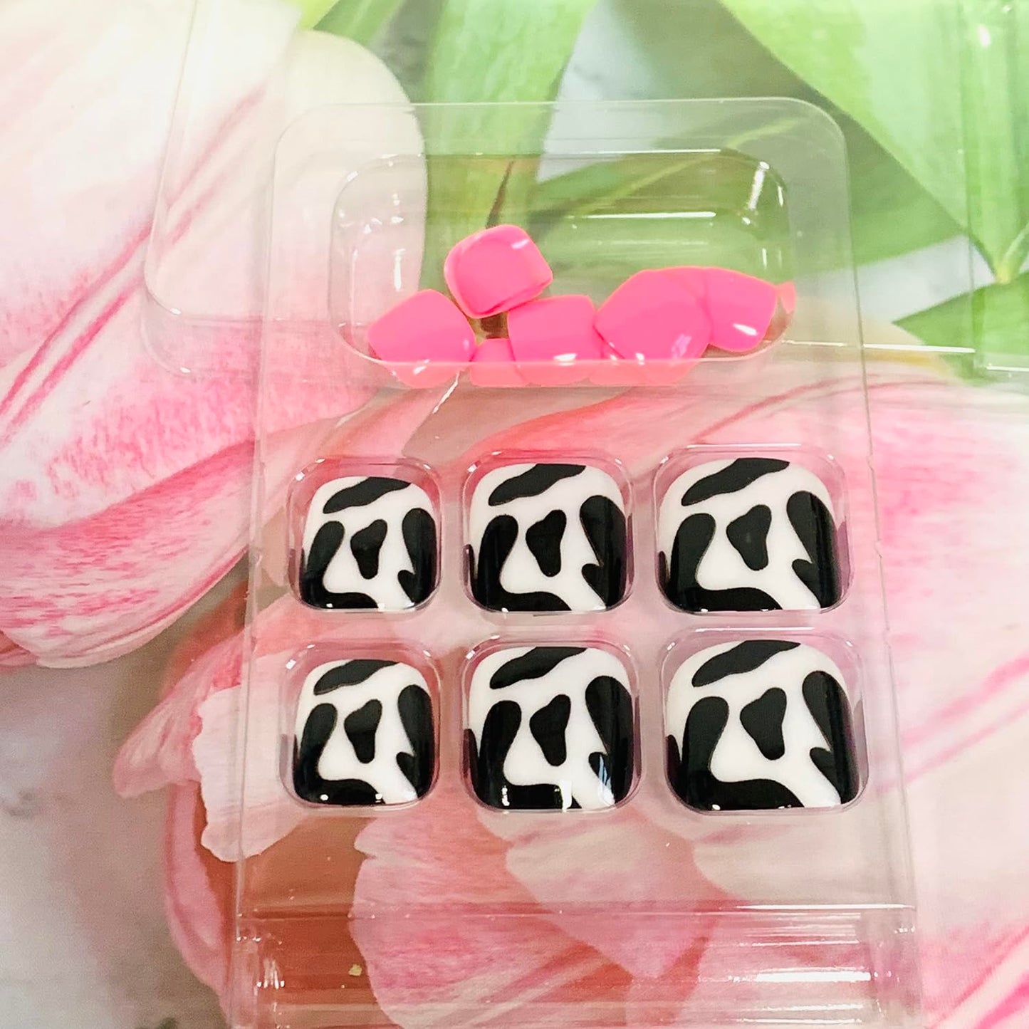 Vezocim Artificial Fake Toenails Sets, 24Pcs Pink Press on Toenails with Cow Print Designs, Glossy Full Cover Acrylic False Nails for Toe Press ons Toenails with Charm for Women
