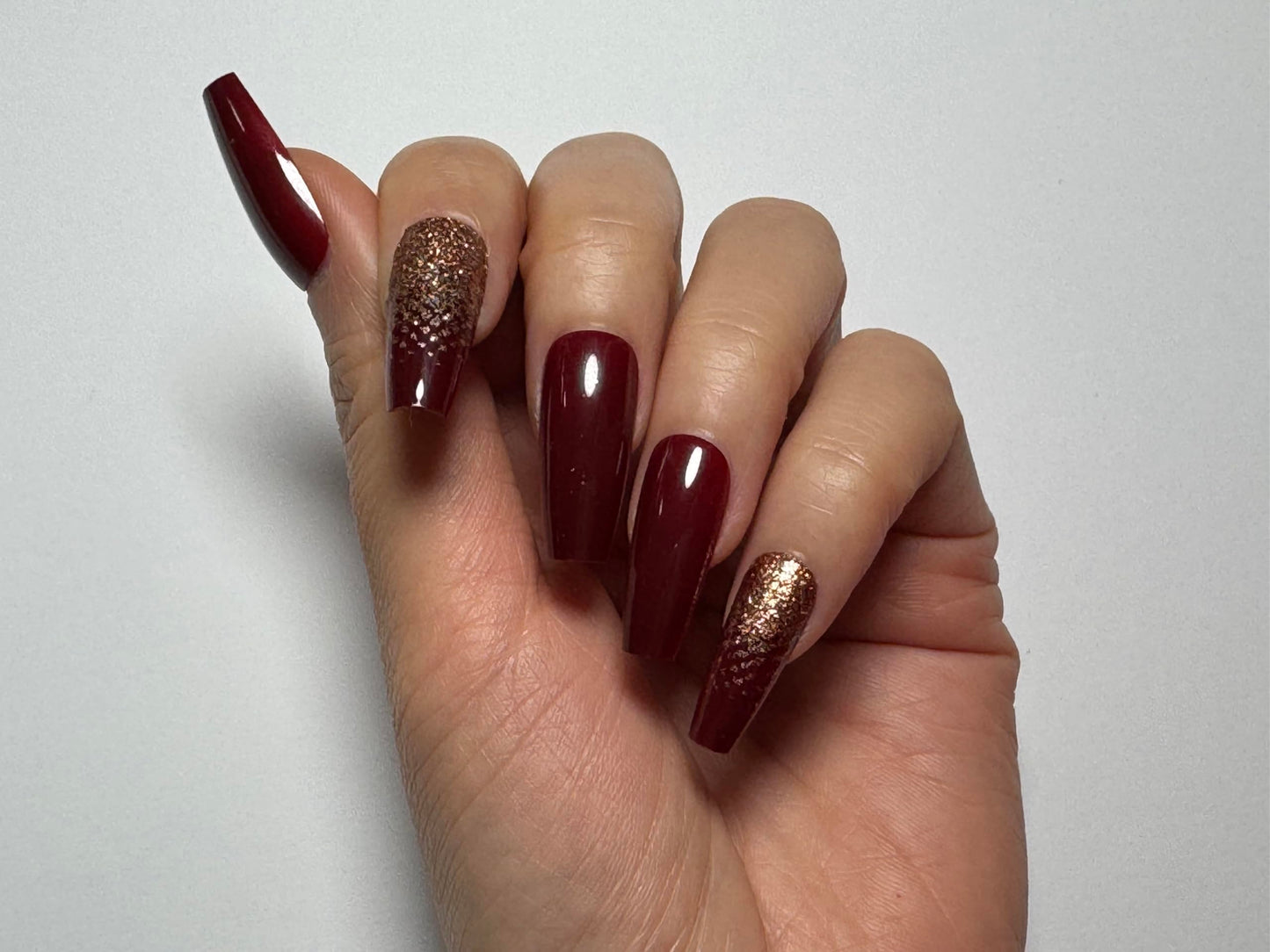 LOONGIN 24Pcs Long Press On Nails Bold Red and Gold Gradient Fake Nails Full Cover Reusable Nail Sticked on Nails Jelly Glue Sheet for Women Instant Glam for Parties or Festivals (Red)