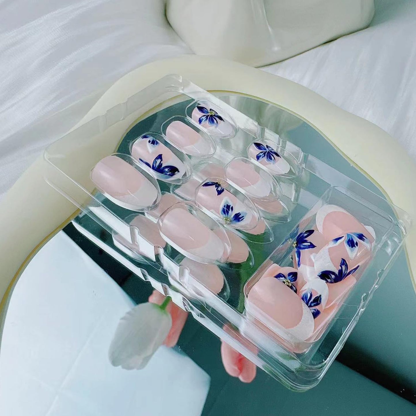 French Tip Press on Nails Short Almond Fake Nails Blue Flower Design Spring & Summer French Nails Press on Floral Designer Reusable Acrylic Nails 24 Pcs,Manicure Fingernails Daily Wear Nails for Women