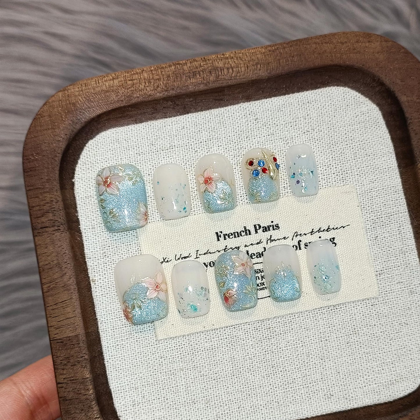 TENPAL Hand-Painted Cloisonne Press on Nails 10Pcs Kit,Short Squoval Blue Porcelain Gradient Fake Nails,Cat Eye Glitter Oriental Bloom False Nails,Chinese Classical Art Glue on Nails for Women(S)
