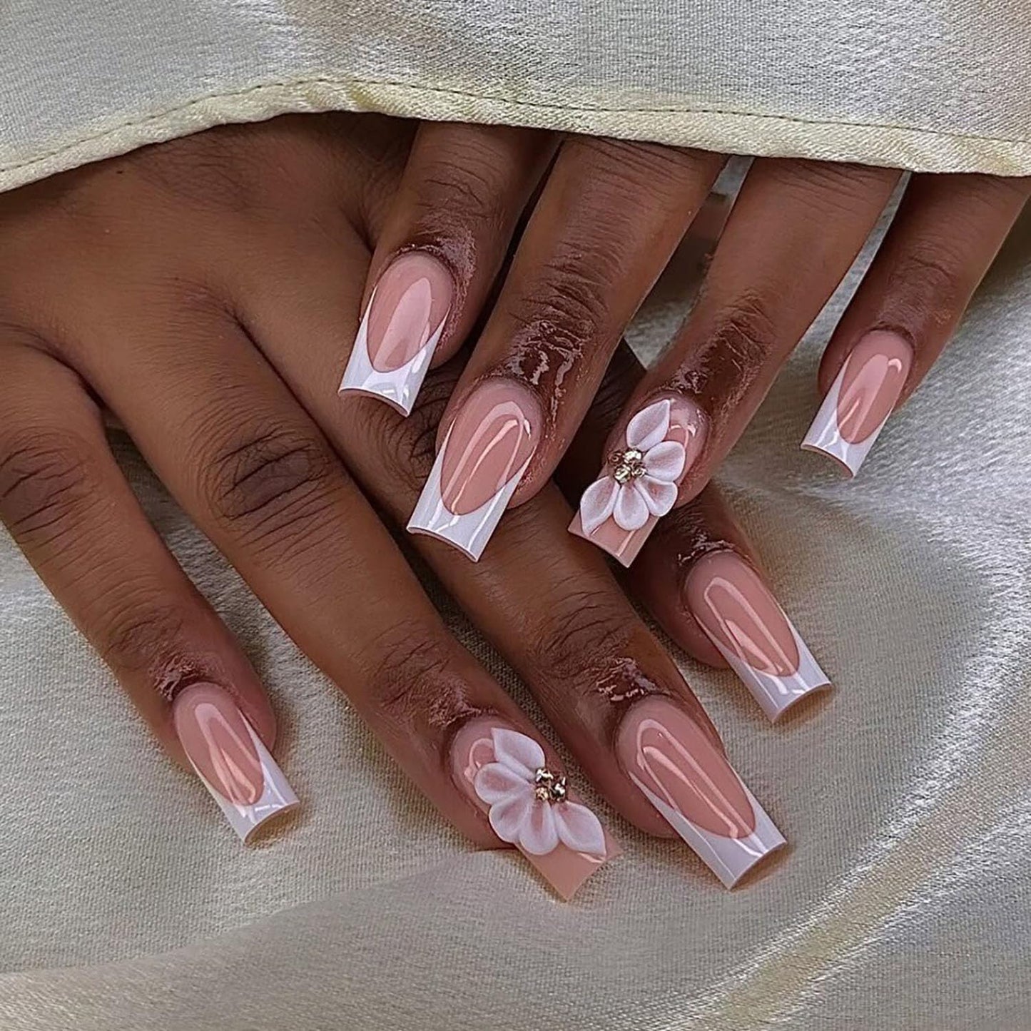 Luxury Press on Nails Medium Square Handmade 3D Unique Reusable ABS Material Fake Nails White French Tip False Nails with Designs Floral Rhinestones Elegant Glossy Glue on Nail Thick Acrylic Nail(S)